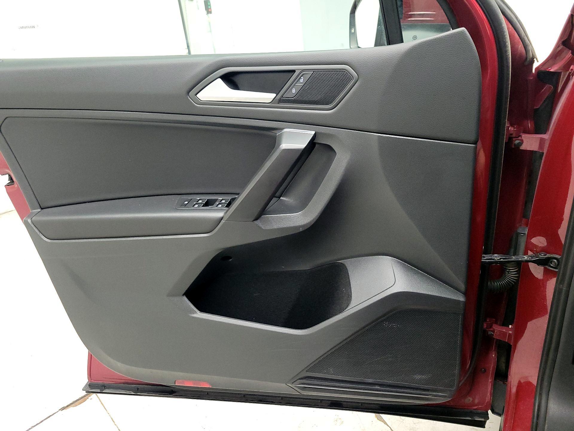 Thumbnail: 2021 Volkswagen Tiguan - 10