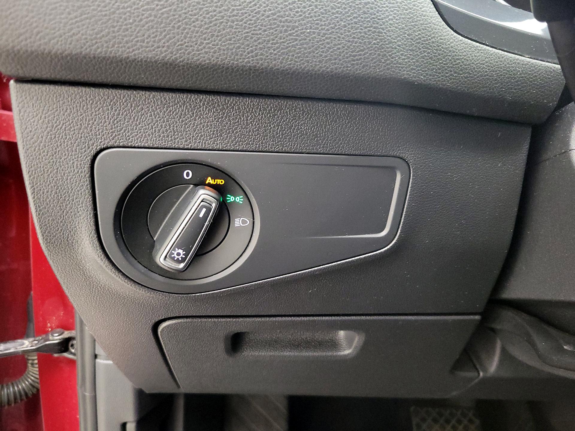 Thumbnail: 2021 Volkswagen Tiguan - 11