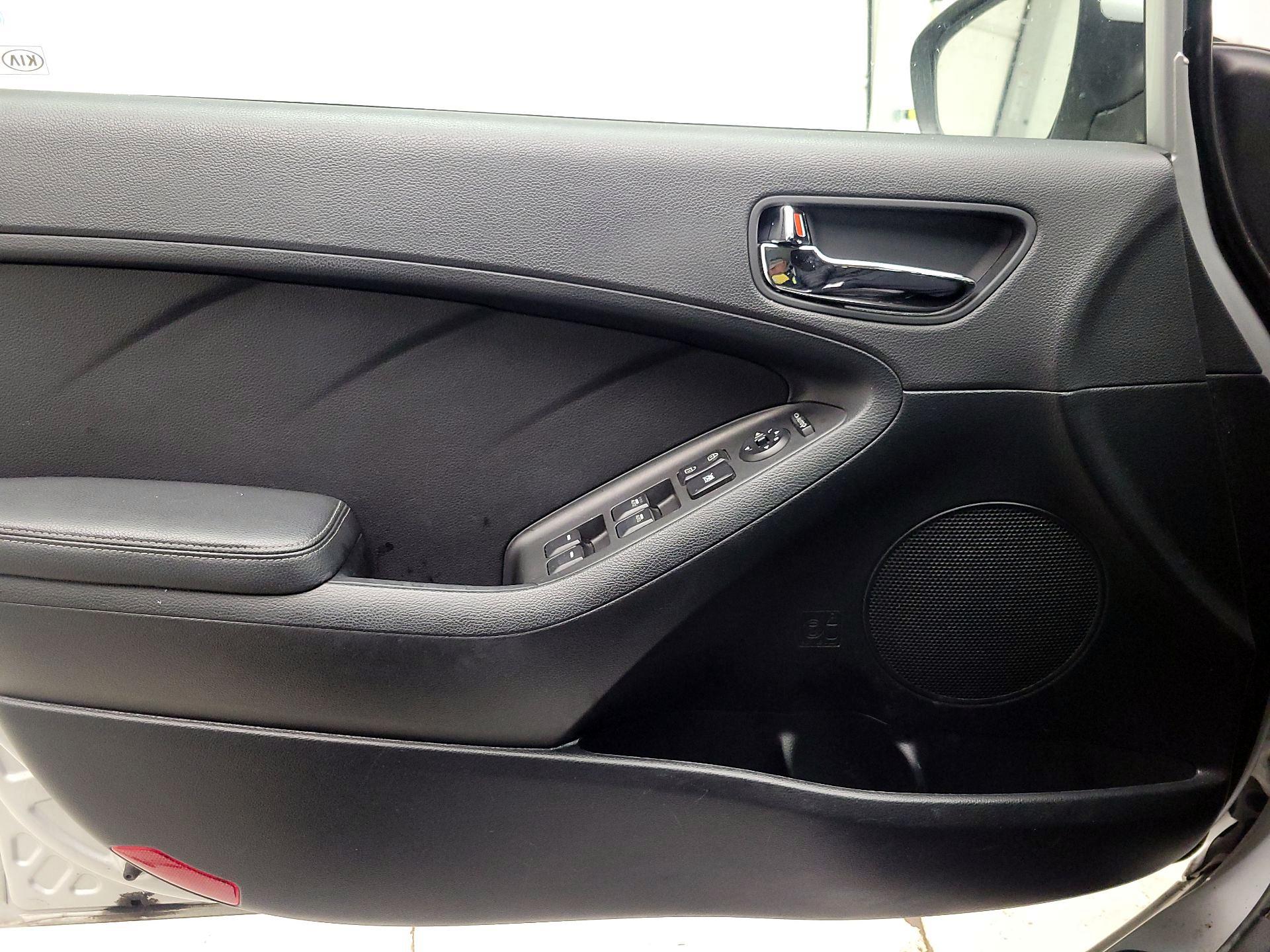 Thumbnail: 2015 Kia Forte - 10