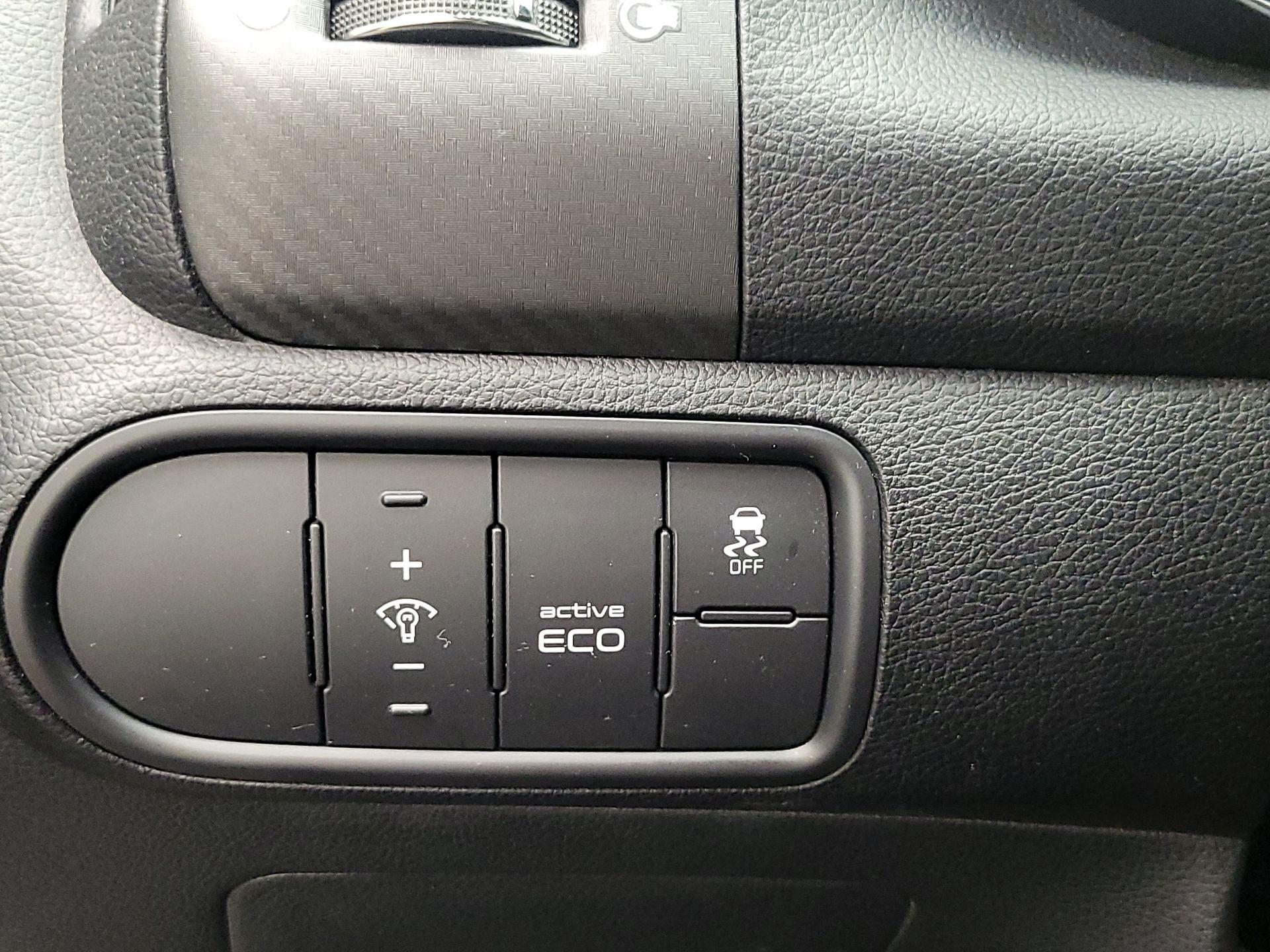 Thumbnail: 2015 Kia Forte - 11