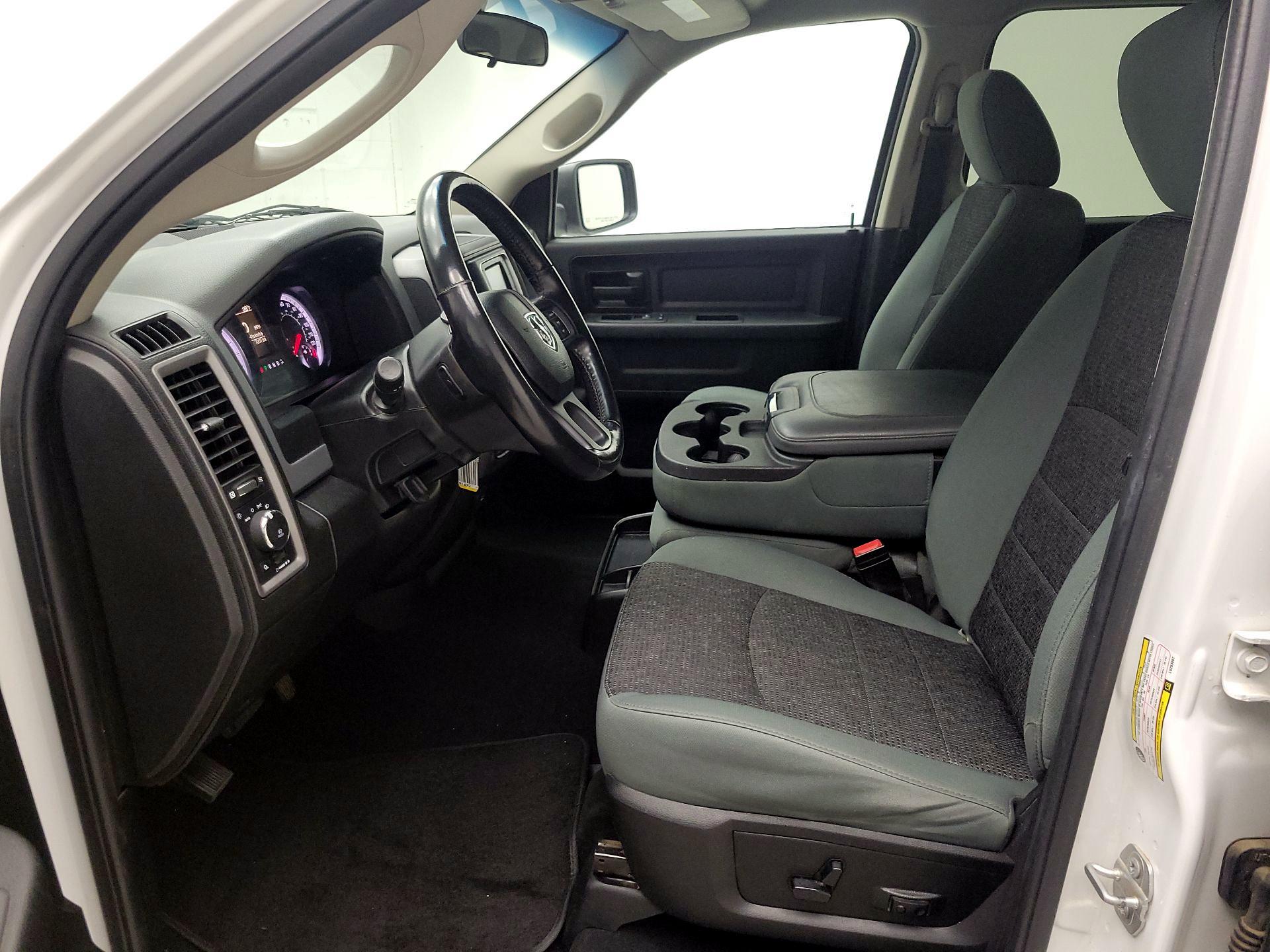 Thumbnail: 2020 RAM 1500 Classic - 9