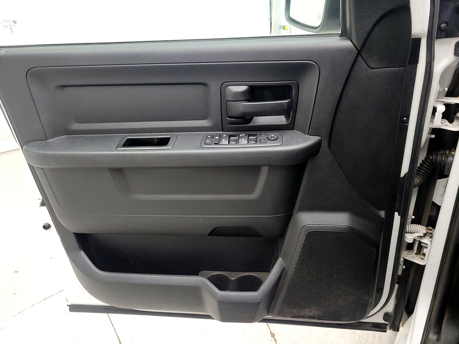 Thumbnail: 2020 RAM 1500 Classic - 10