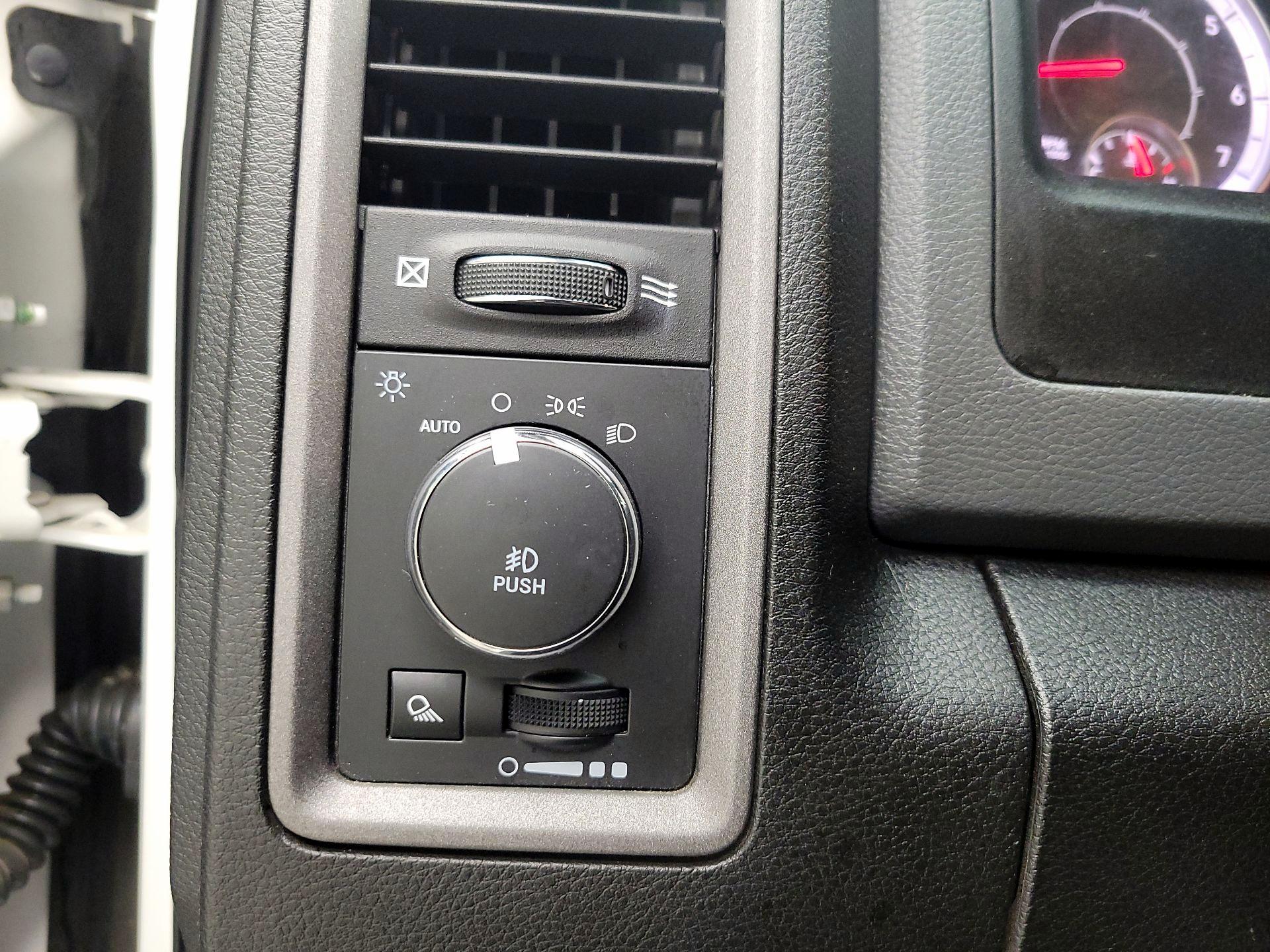 Thumbnail: 2020 RAM 1500 Classic - 11