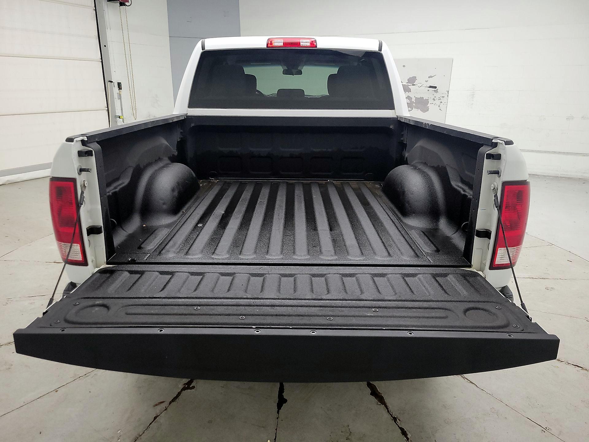 Thumbnail: 2020 RAM 1500 Classic - 18