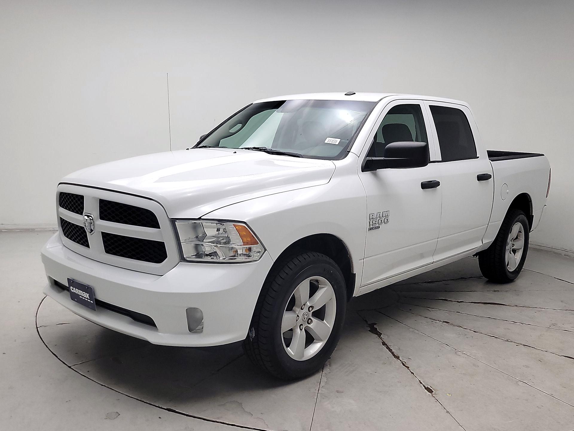 Thumbnail: 2020 RAM 1500 Classic - 3