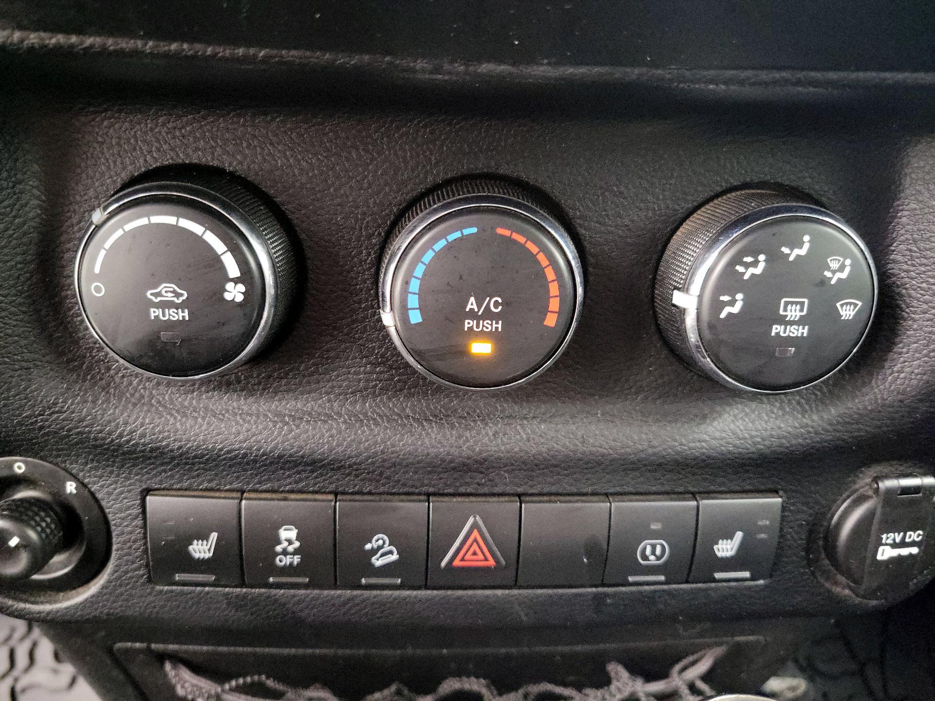Thumbnail: 2014 Jeep Wrangler - 15