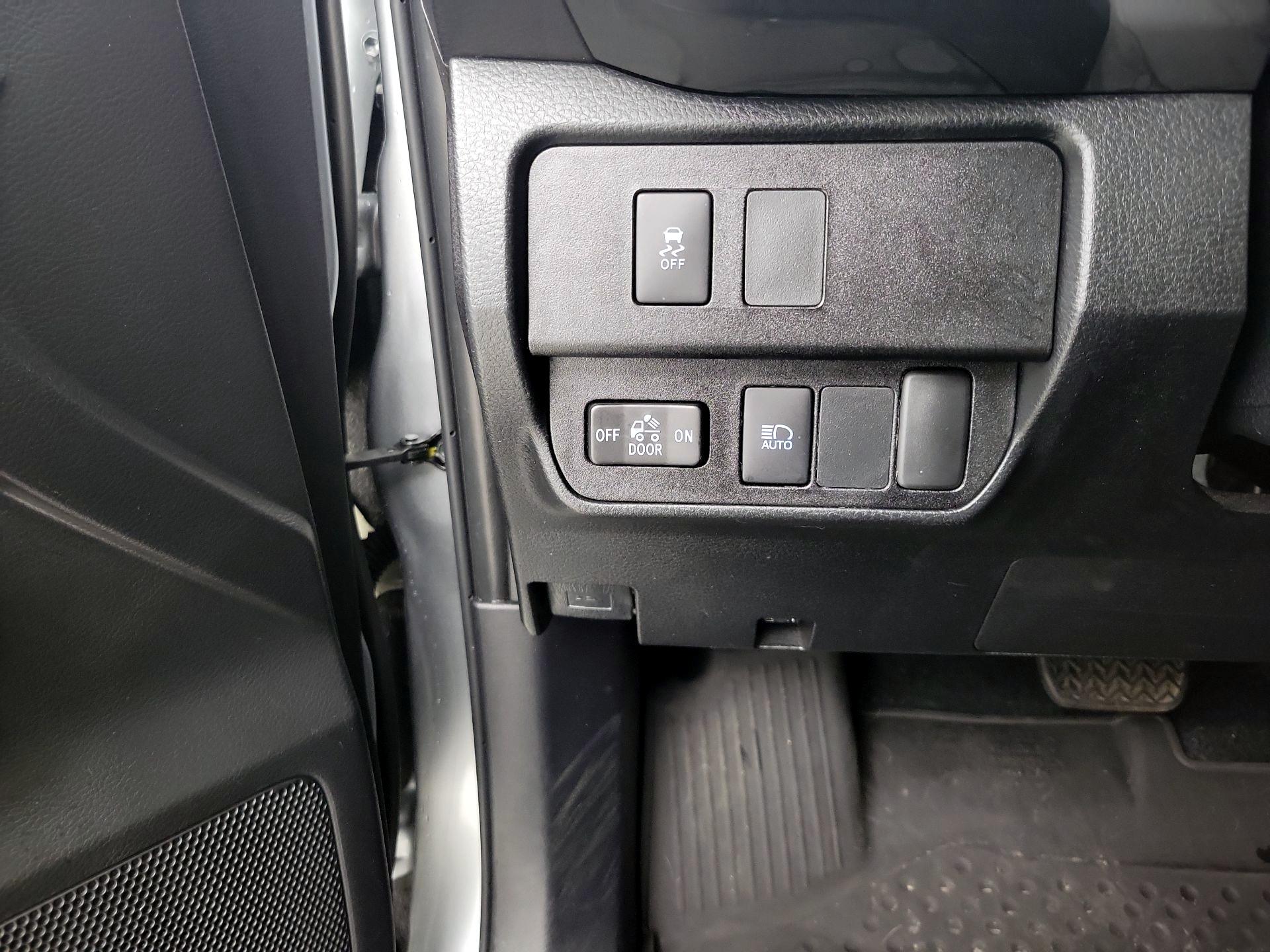 Thumbnail: 2022 Toyota Tacoma - 13