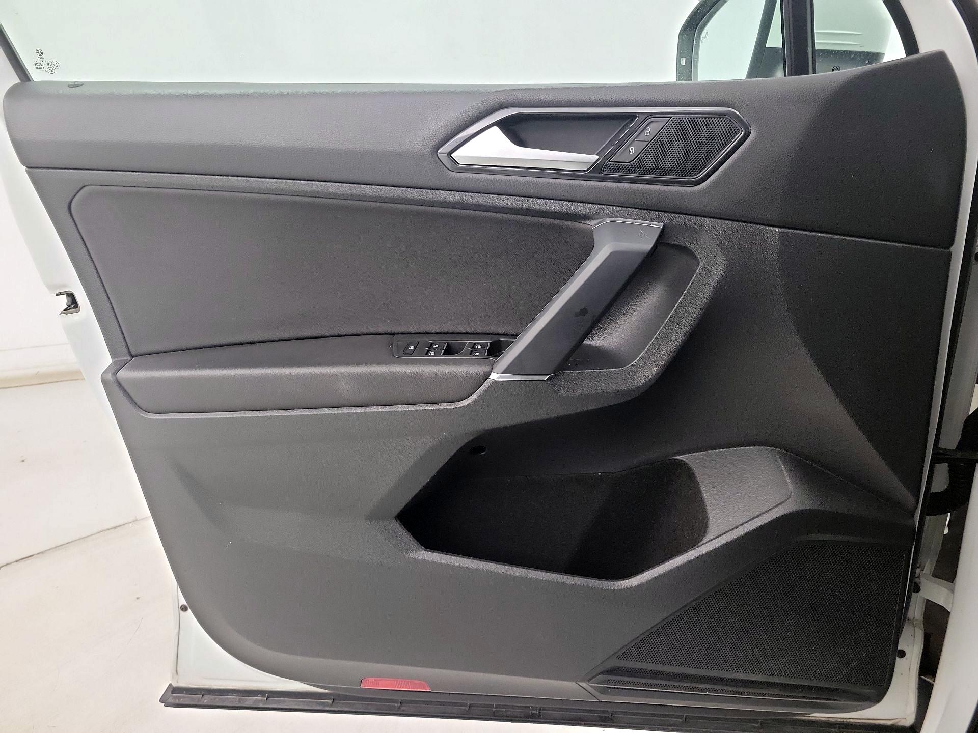Thumbnail: 2018 Volkswagen Tiguan - 12
