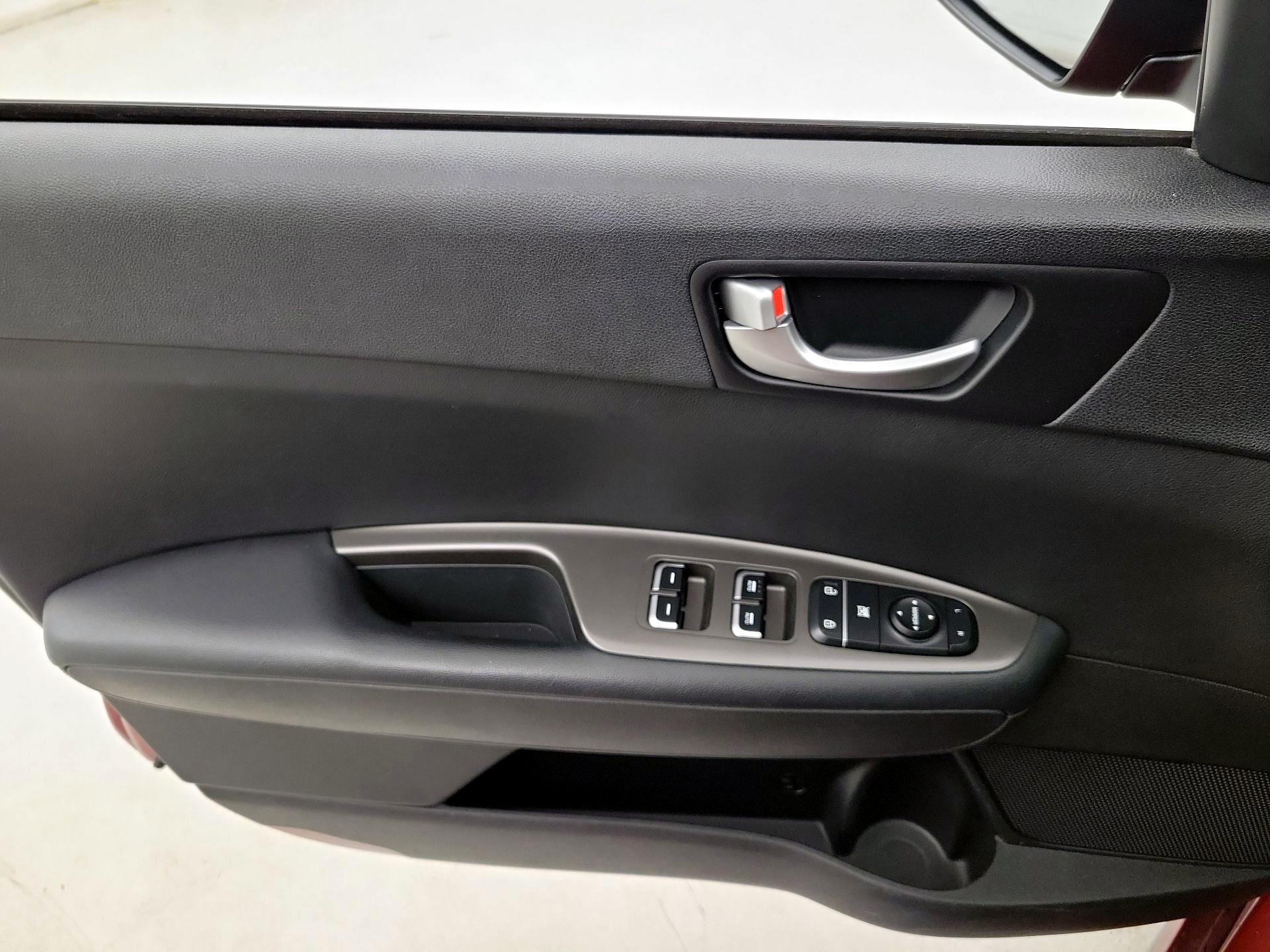 Thumbnail: 2019 Kia Optima - 12