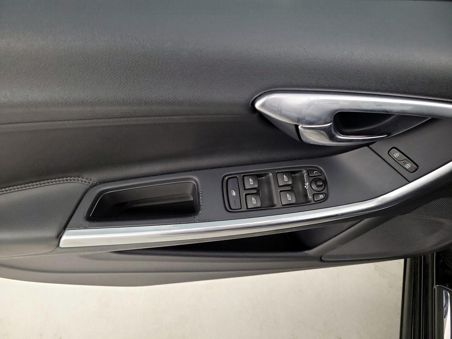 Thumbnail: 2015 Volvo V60 - 12