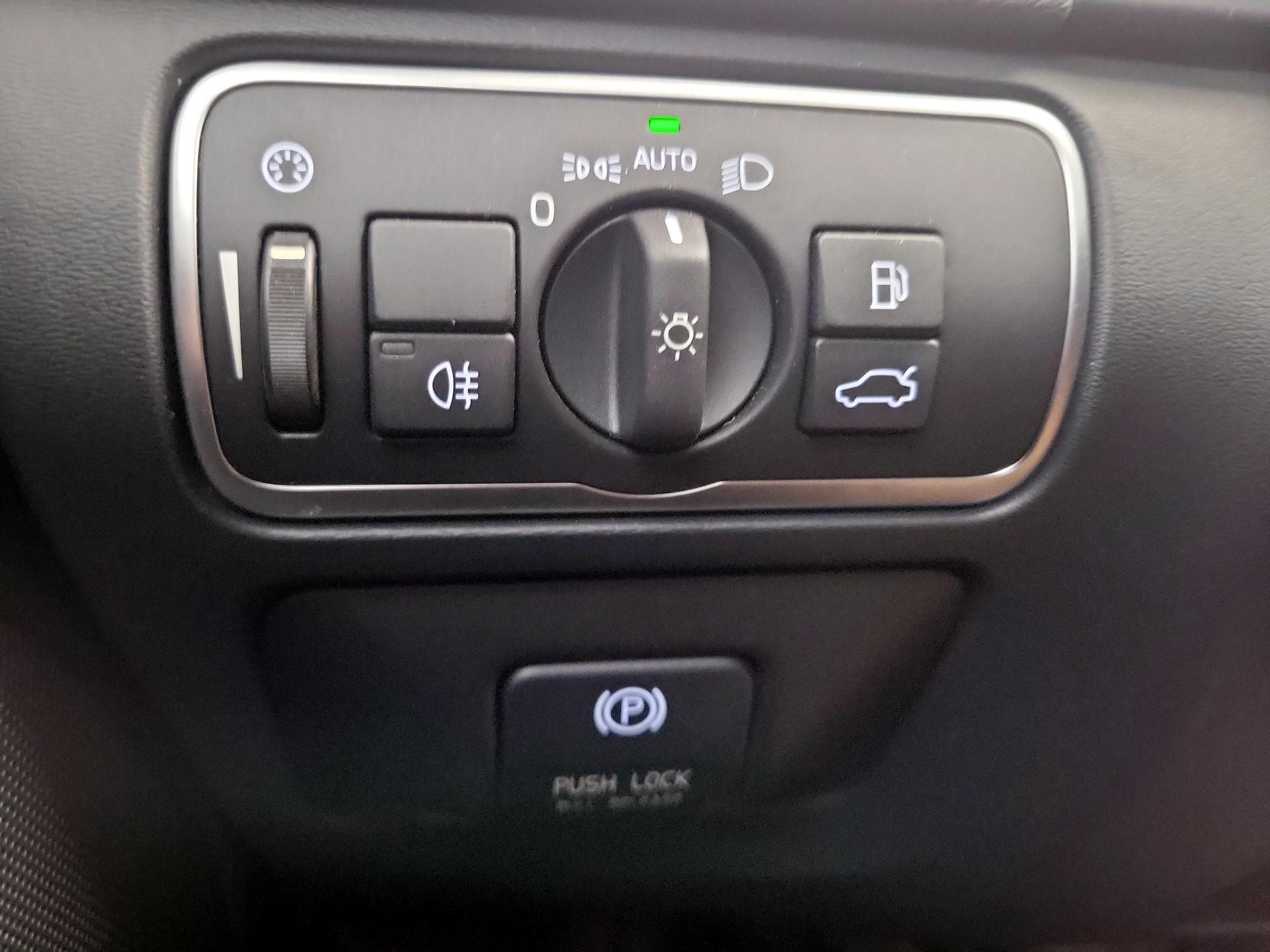 Thumbnail: 2015 Volvo V60 - 13