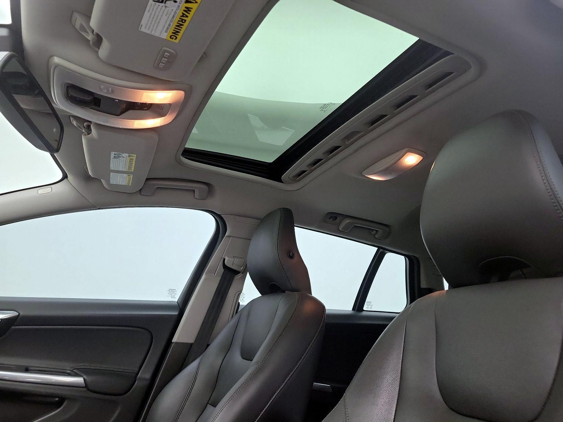 Thumbnail: 2015 Volvo V60 - 19