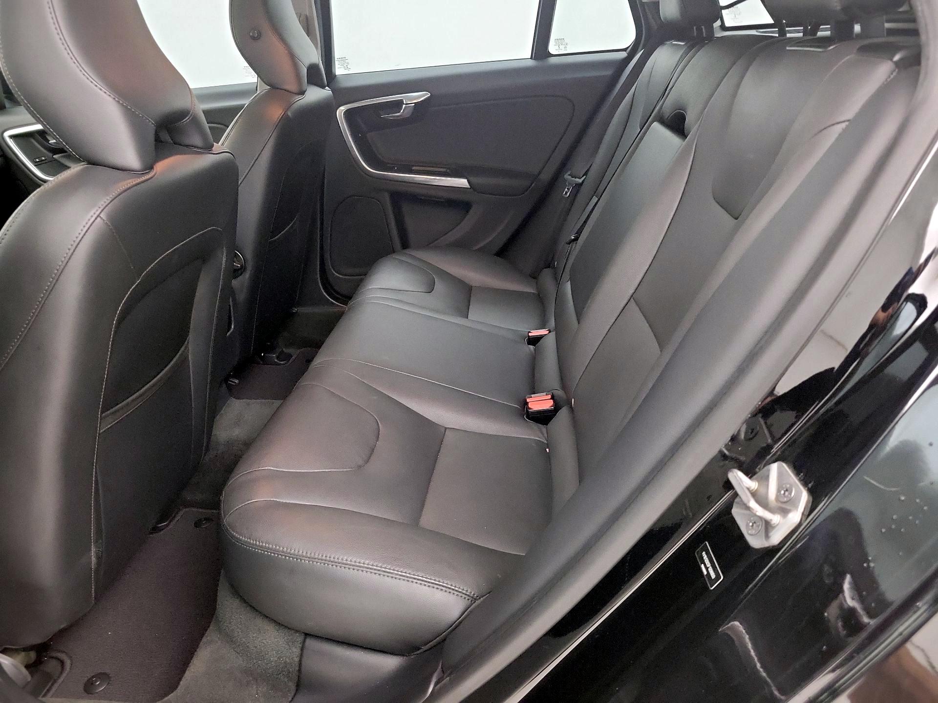 Thumbnail: 2015 Volvo V60 - 20