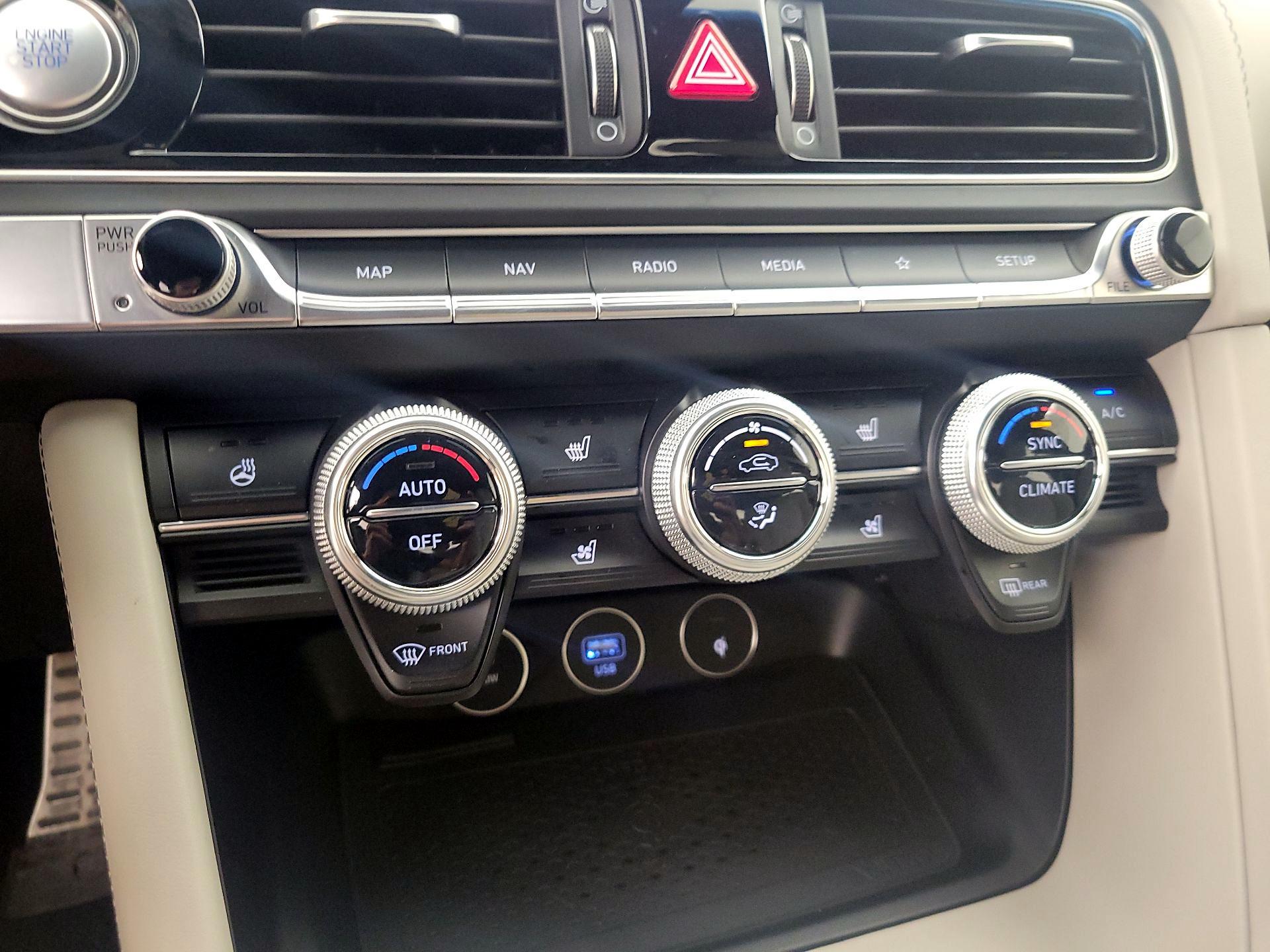Thumbnail: 2022 Genesis G70 - 17