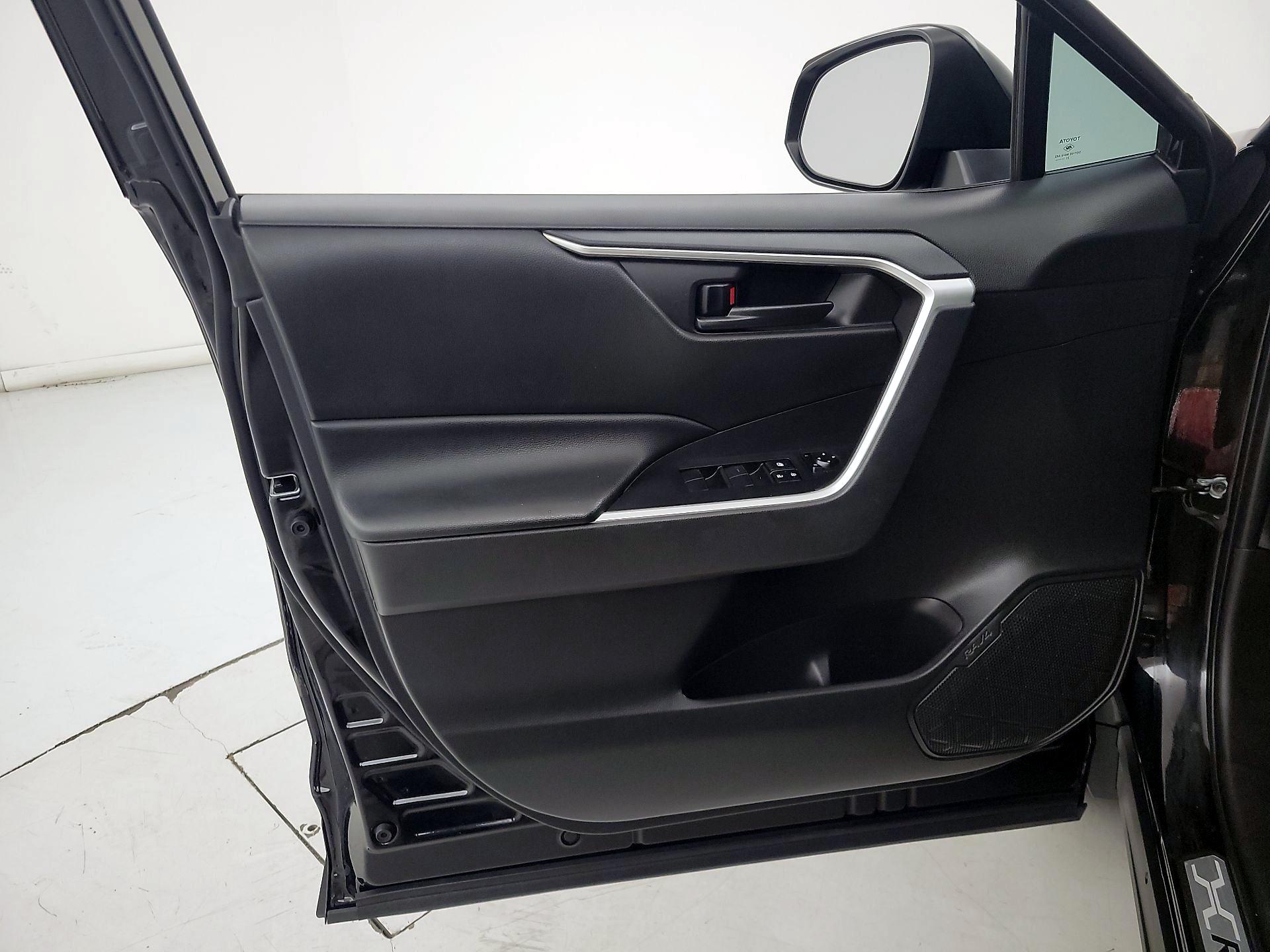 Thumbnail: 2022 Toyota RAV4 - 12