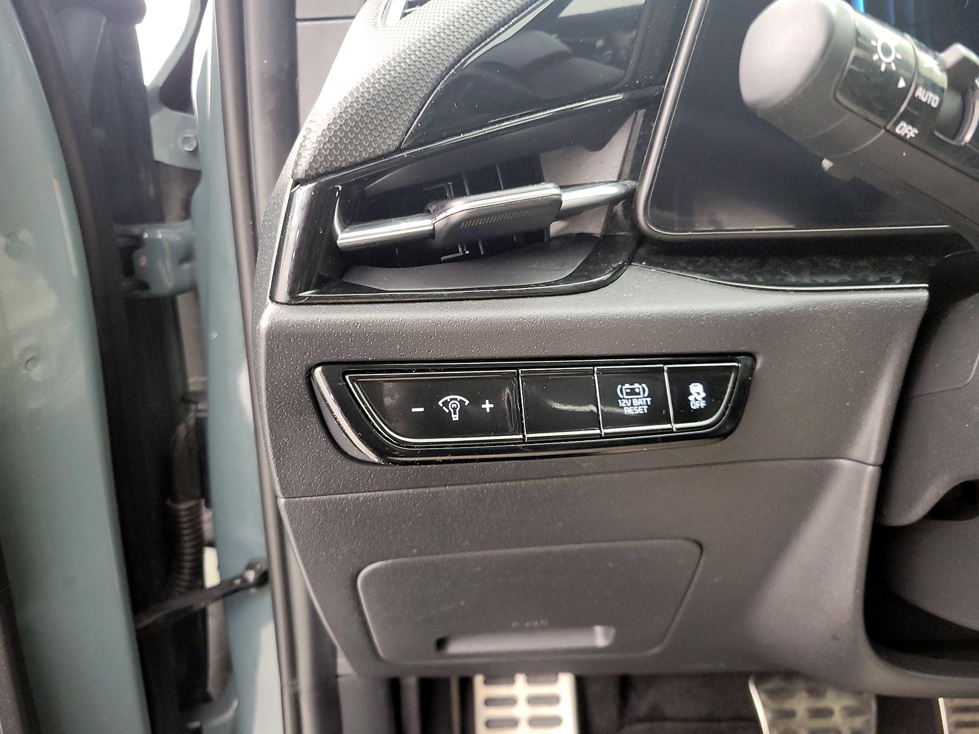 Thumbnail: 2023 Kia Niro - 13