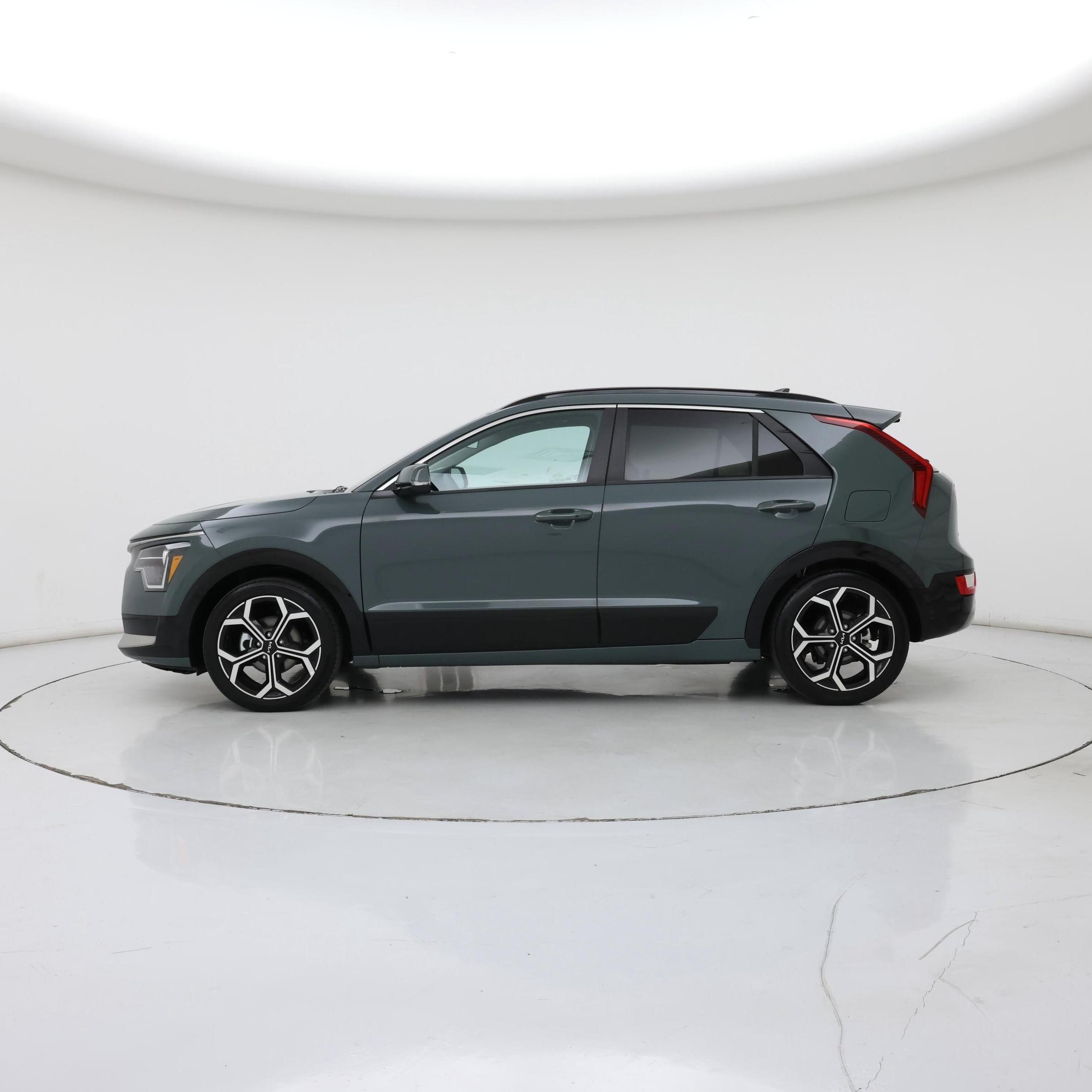Thumbnail: 2023 Kia Niro - 3
