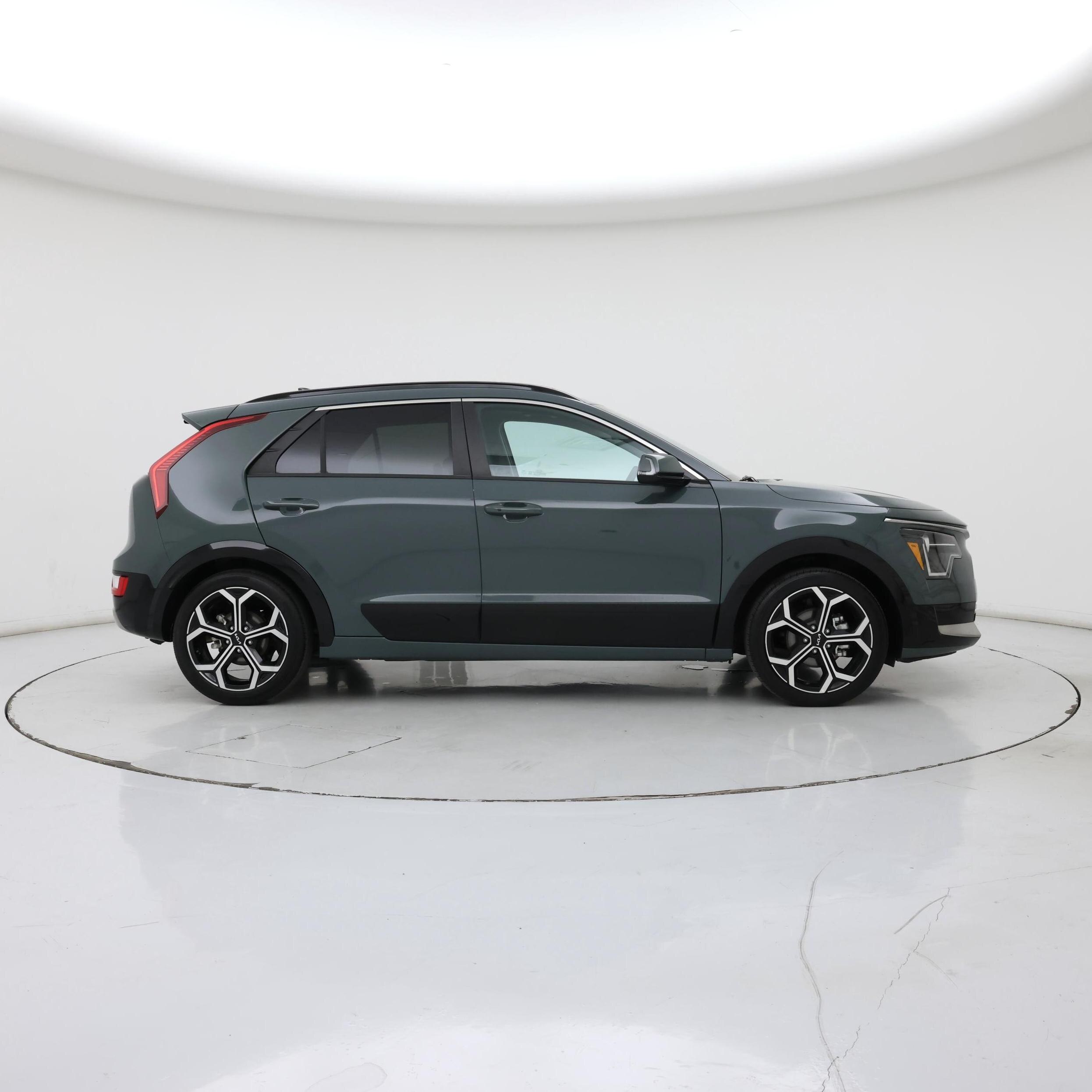 Thumbnail: 2023 Kia Niro - 7