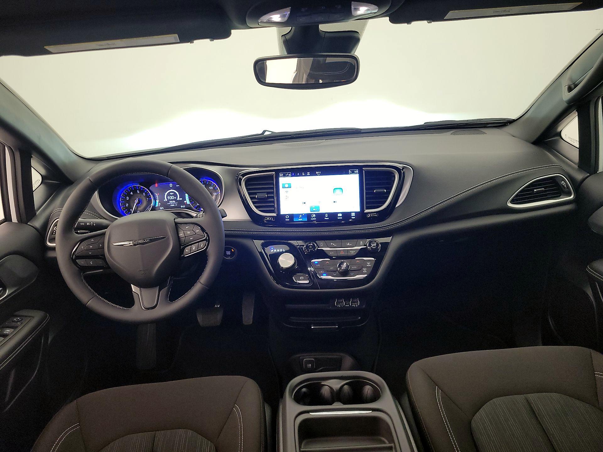 Thumbnail: 2024 Chrysler Pacifica - 9