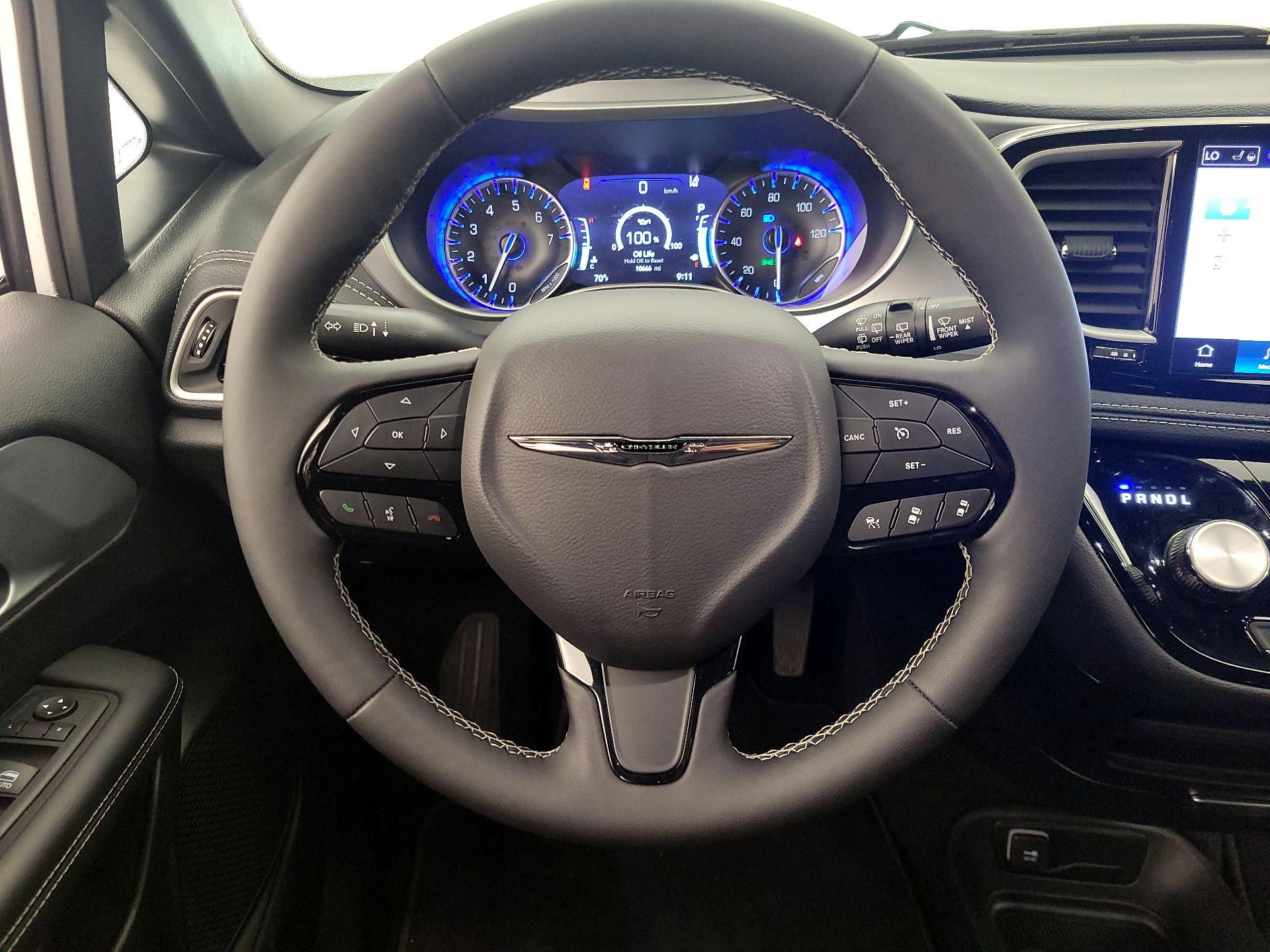 Thumbnail: 2024 Chrysler Pacifica - 10