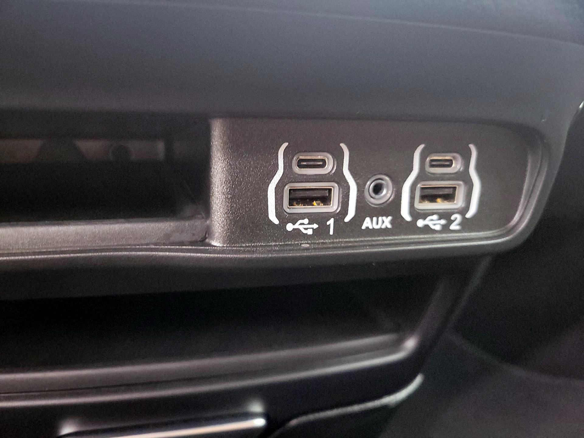 Thumbnail: 2024 Chrysler Pacifica - 18