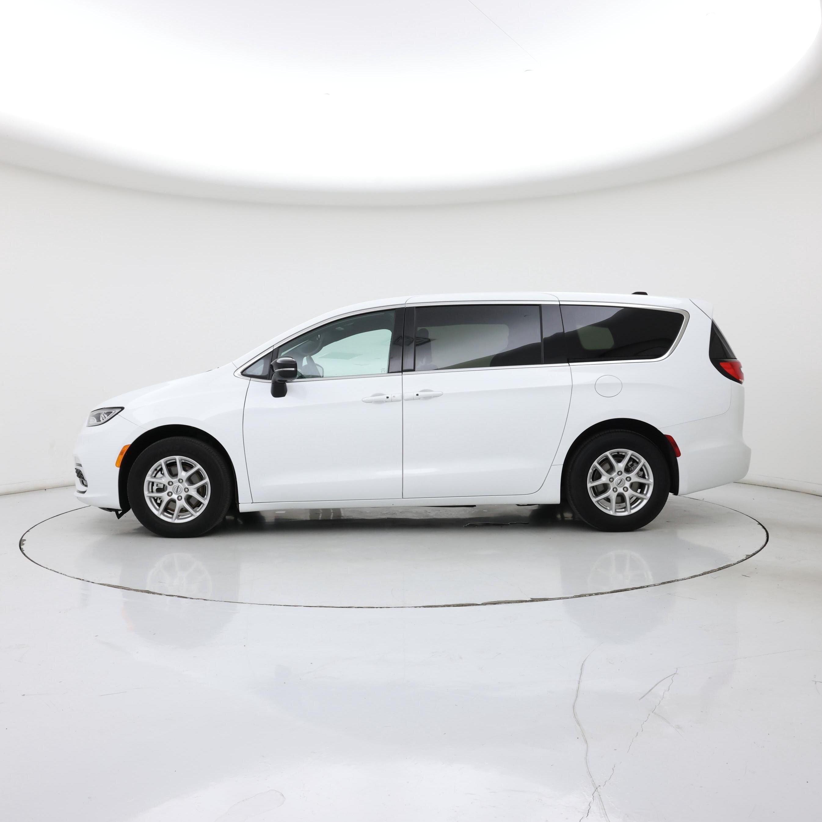 Thumbnail: 2024 Chrysler Pacifica - 3