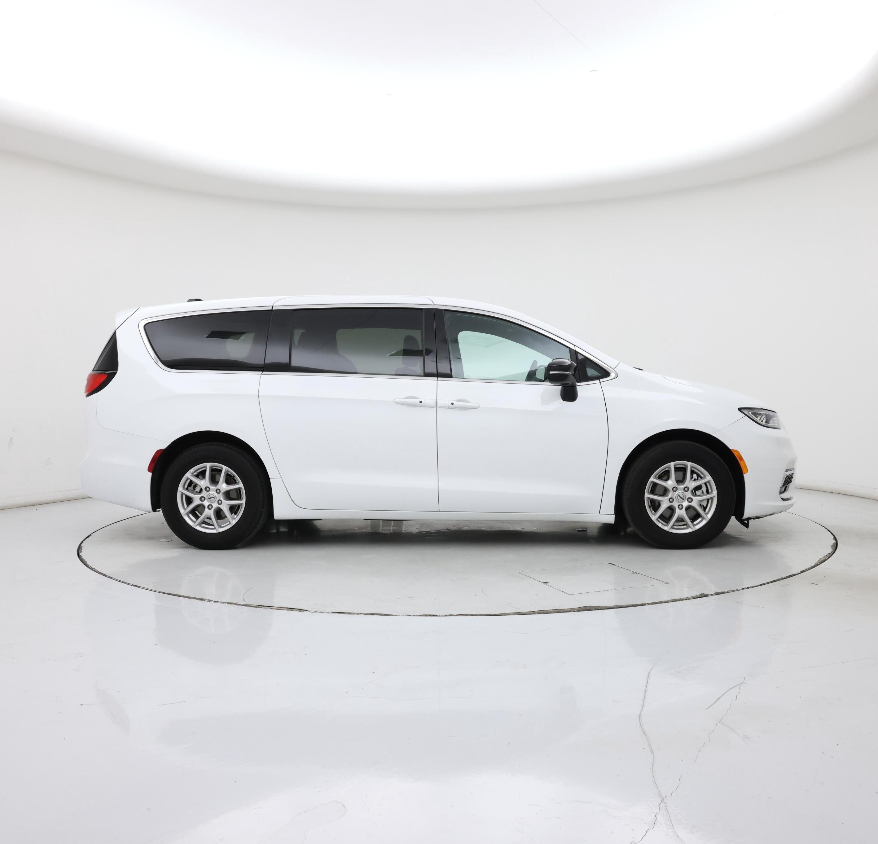 Thumbnail: 2024 Chrysler Pacifica - 7