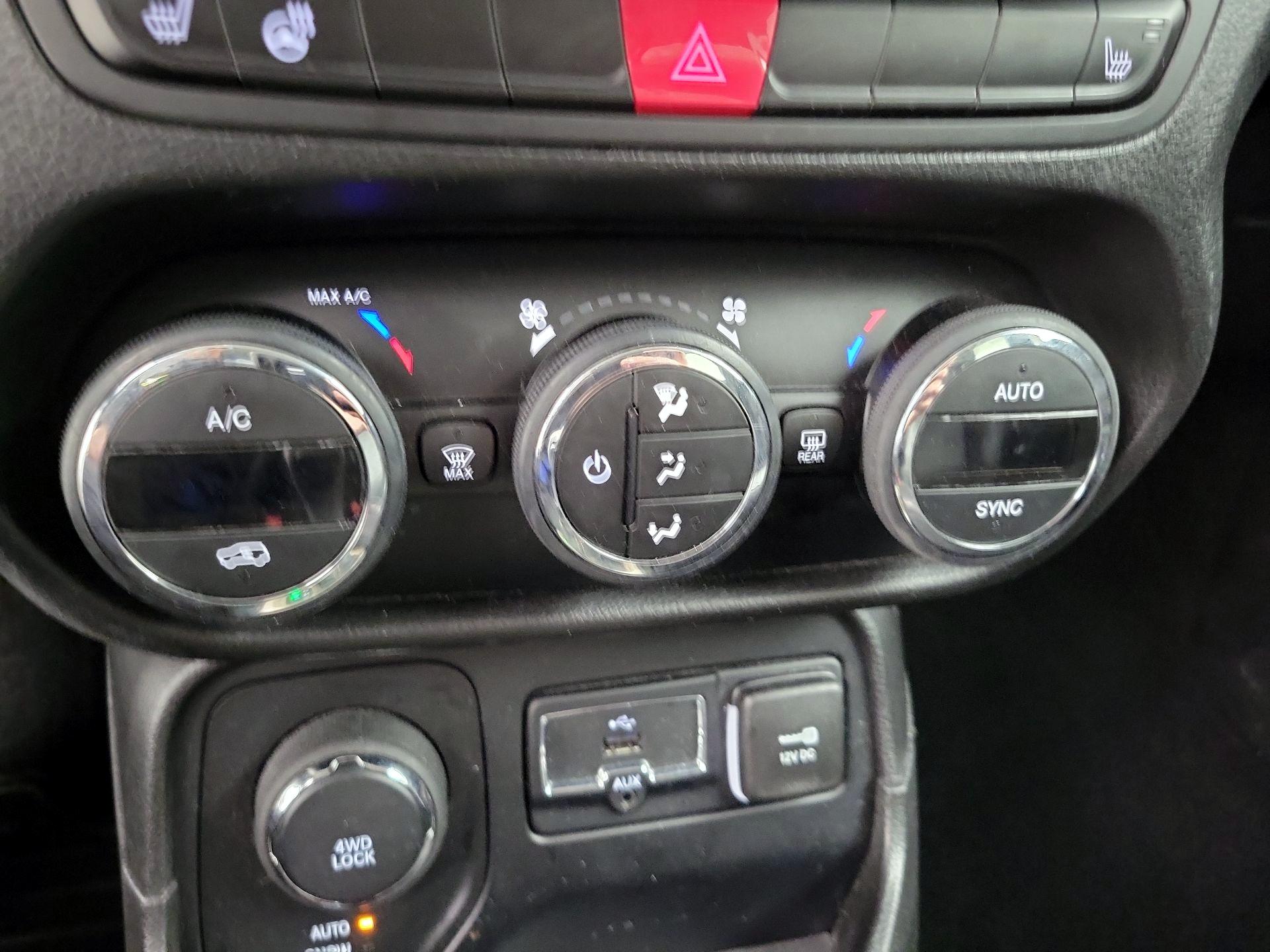 Thumbnail: 2015 Jeep Renegade - 14