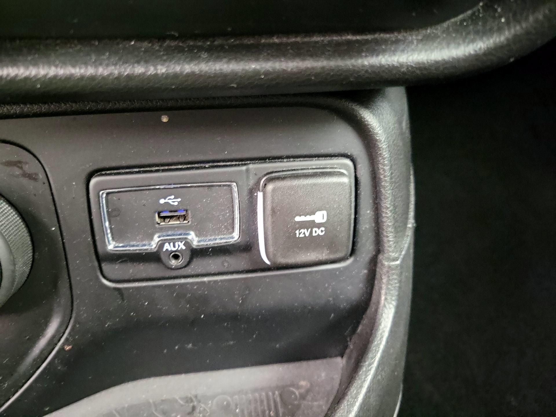 Thumbnail: 2015 Jeep Renegade - 16