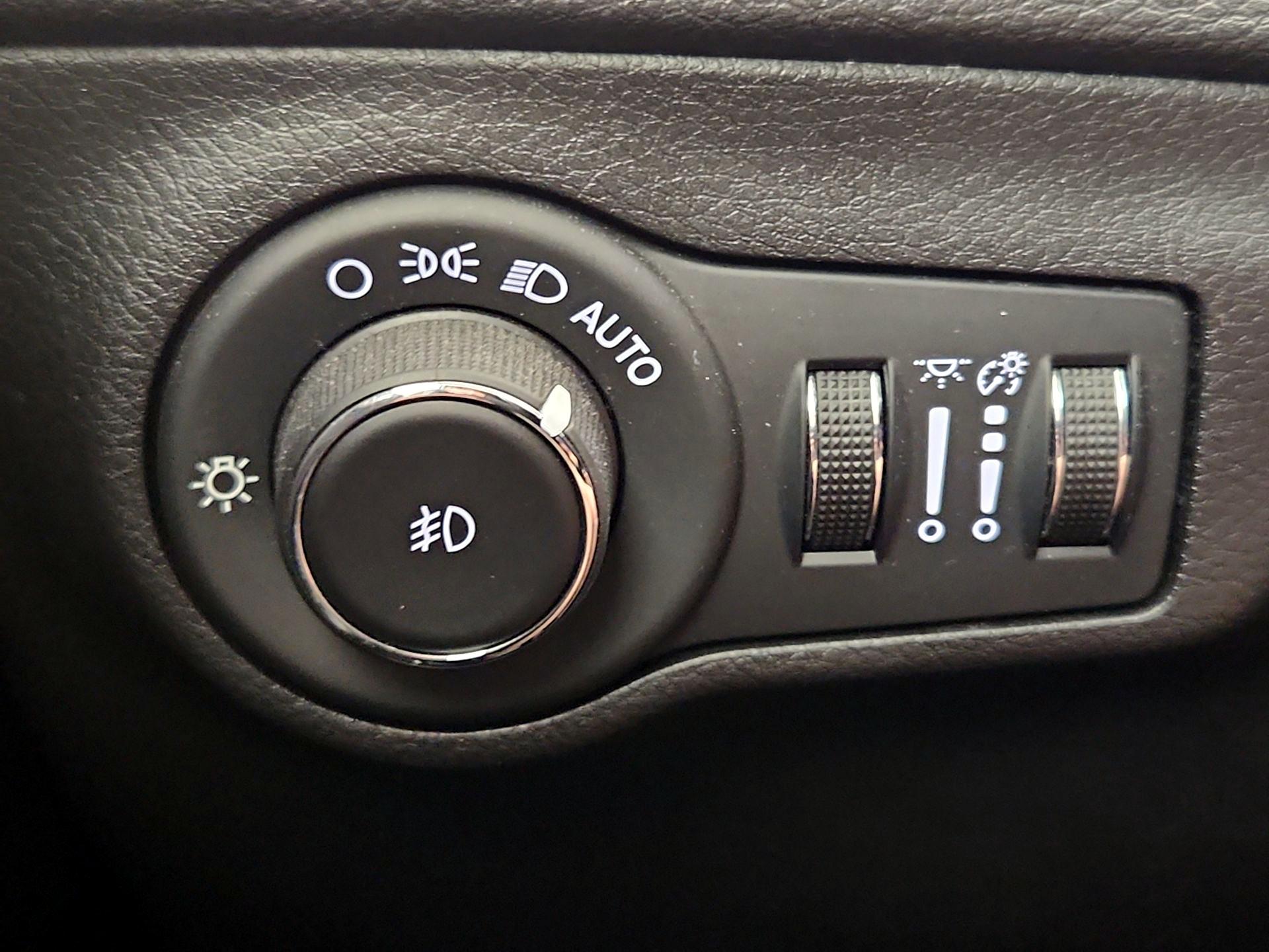 Thumbnail: 2020 Jeep Compass - 13