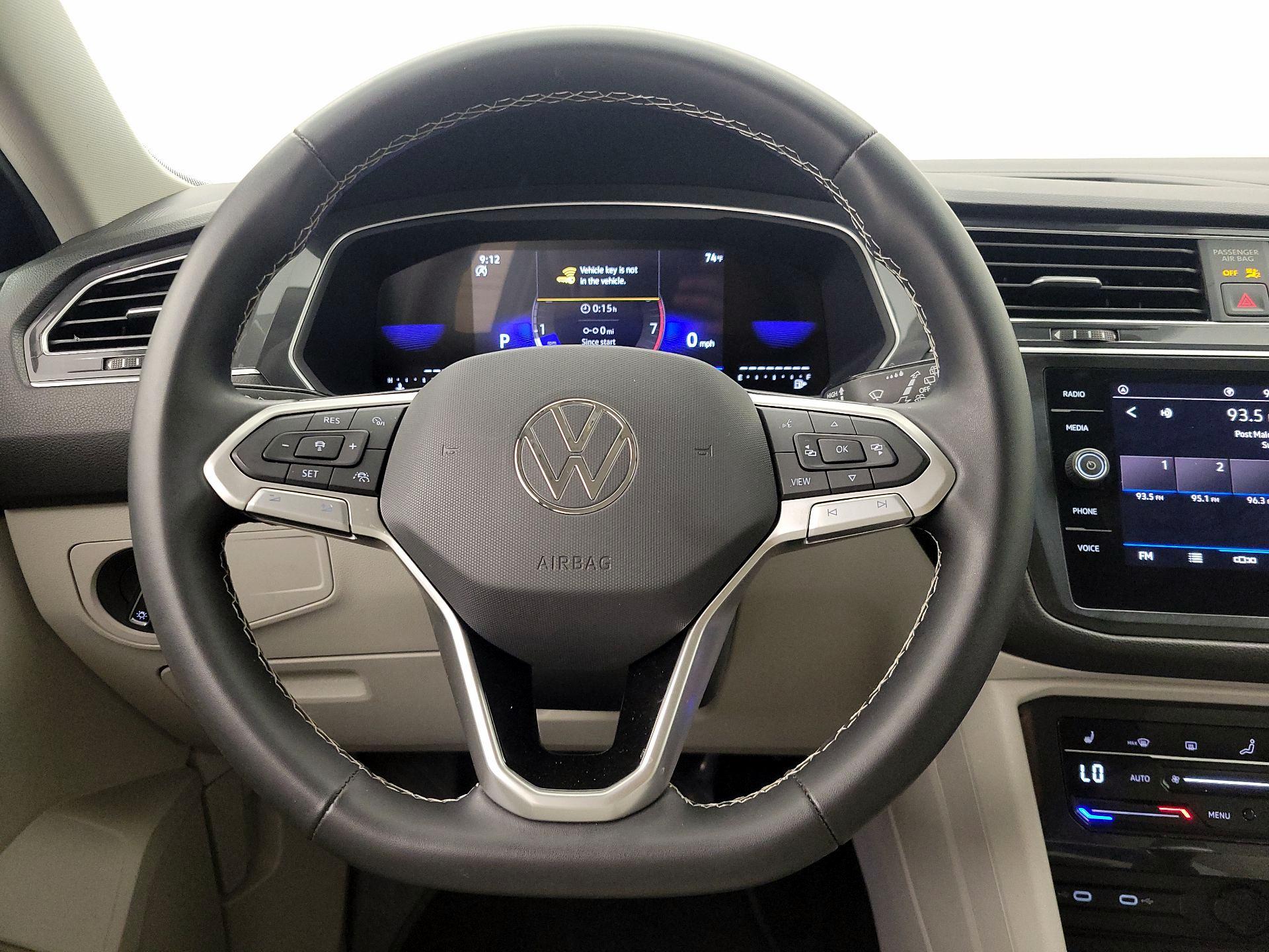 Thumbnail: 2023 Volkswagen Tiguan - 10