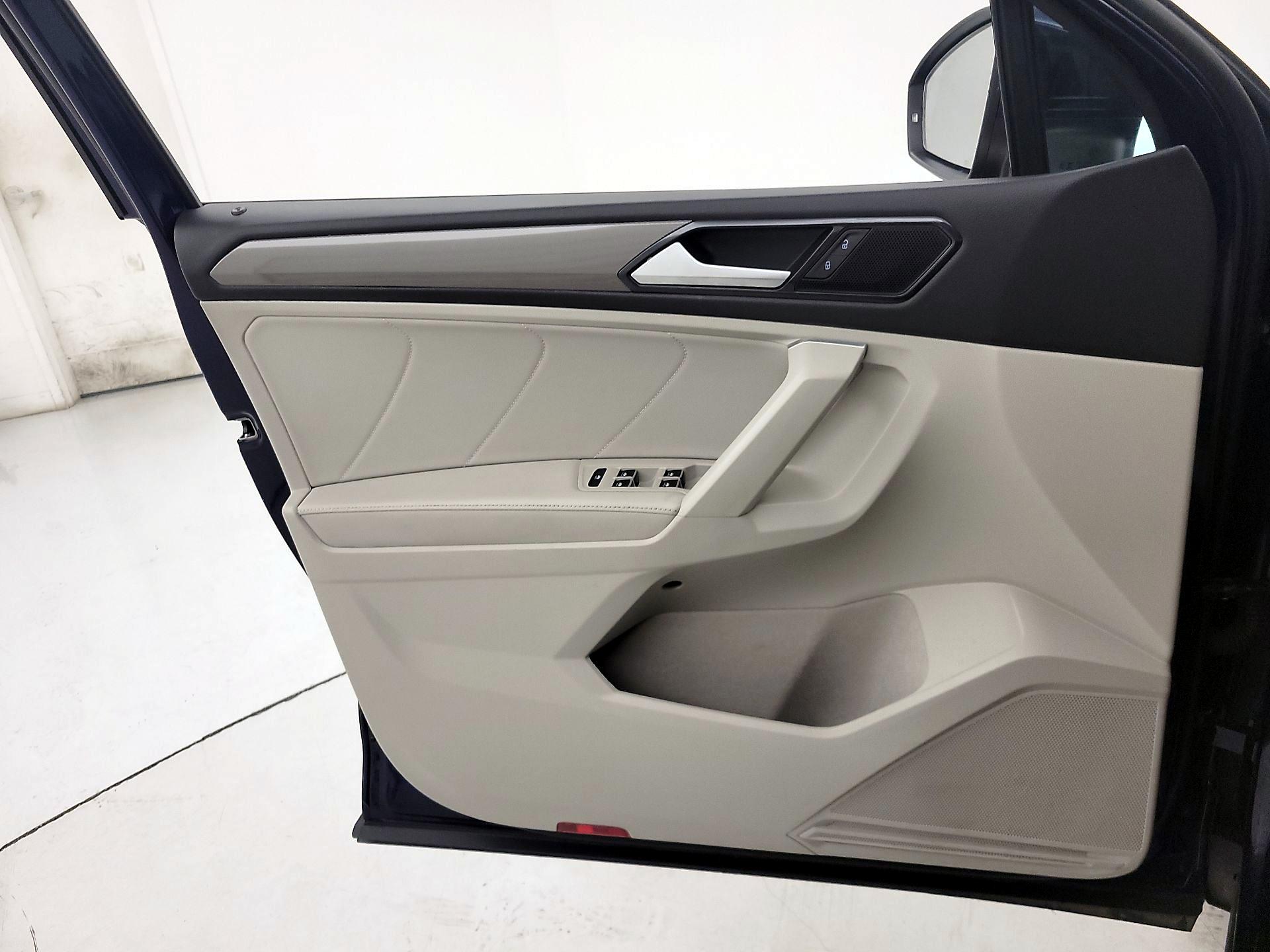 Thumbnail: 2023 Volkswagen Tiguan - 12
