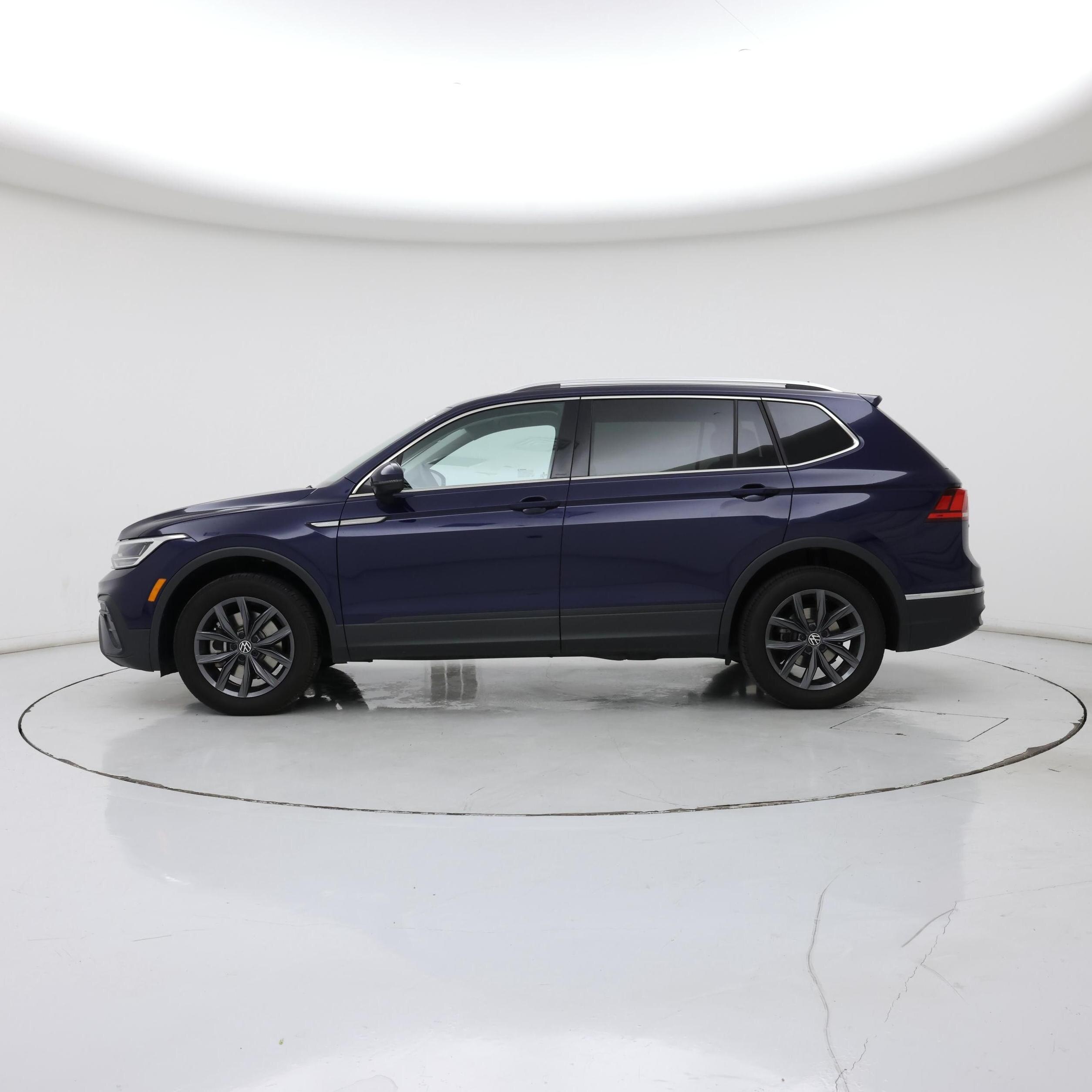 Thumbnail: 2023 Volkswagen Tiguan - 3