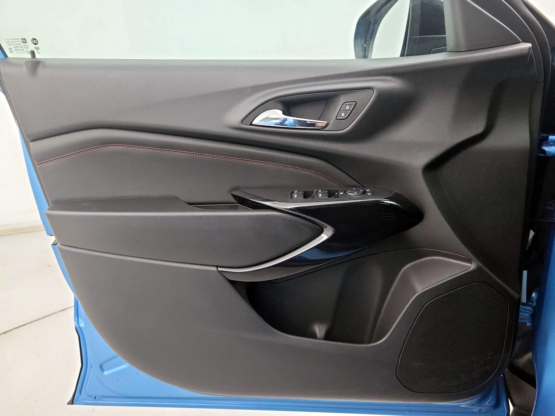 Thumbnail: 2025 Chevrolet Trax - 12