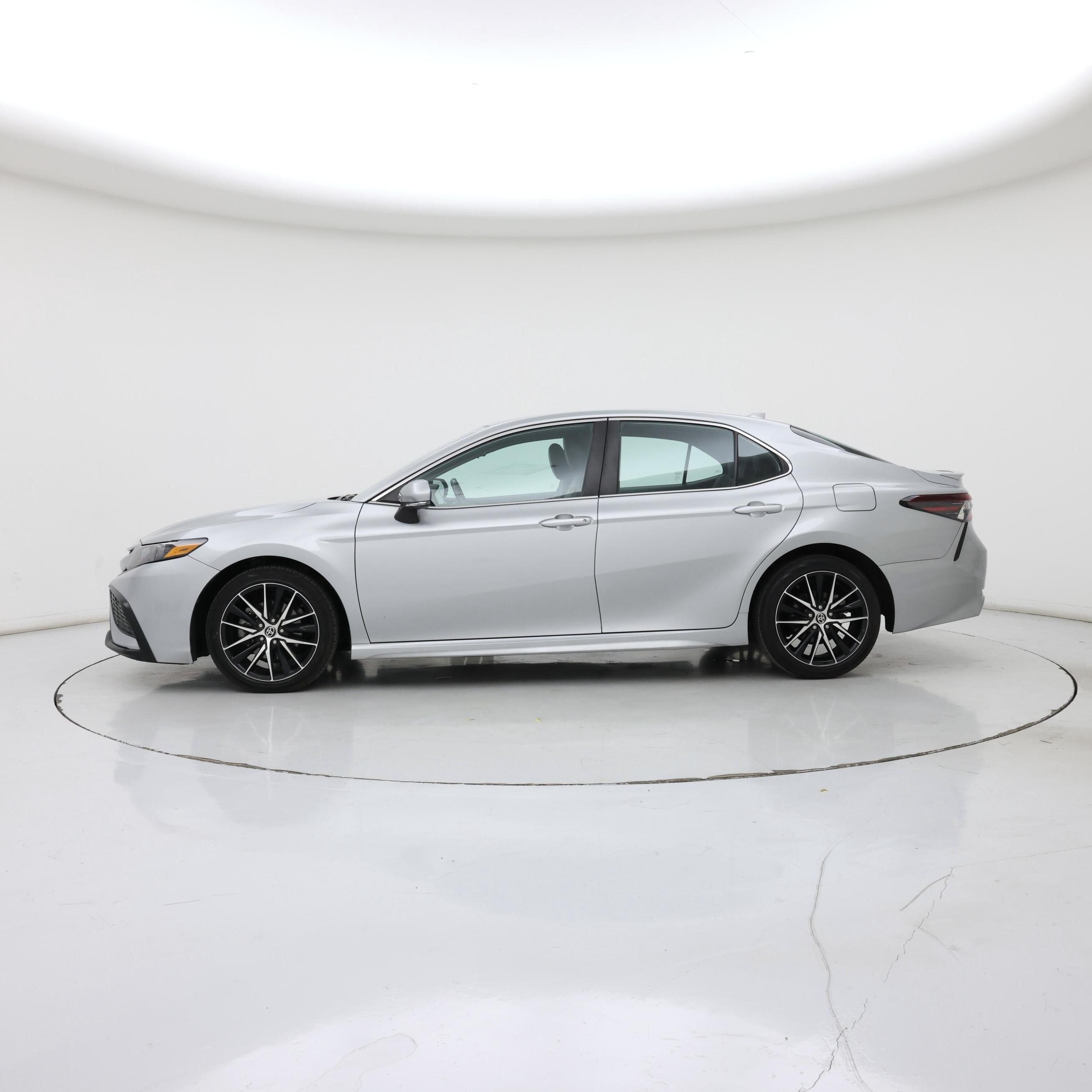 Thumbnail: 2022 Toyota Camry - 3