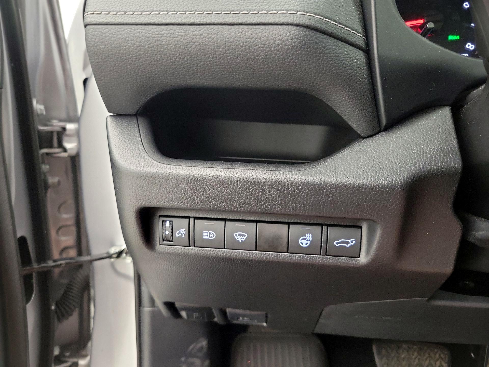 Thumbnail: 2021 Toyota RAV4 - 11