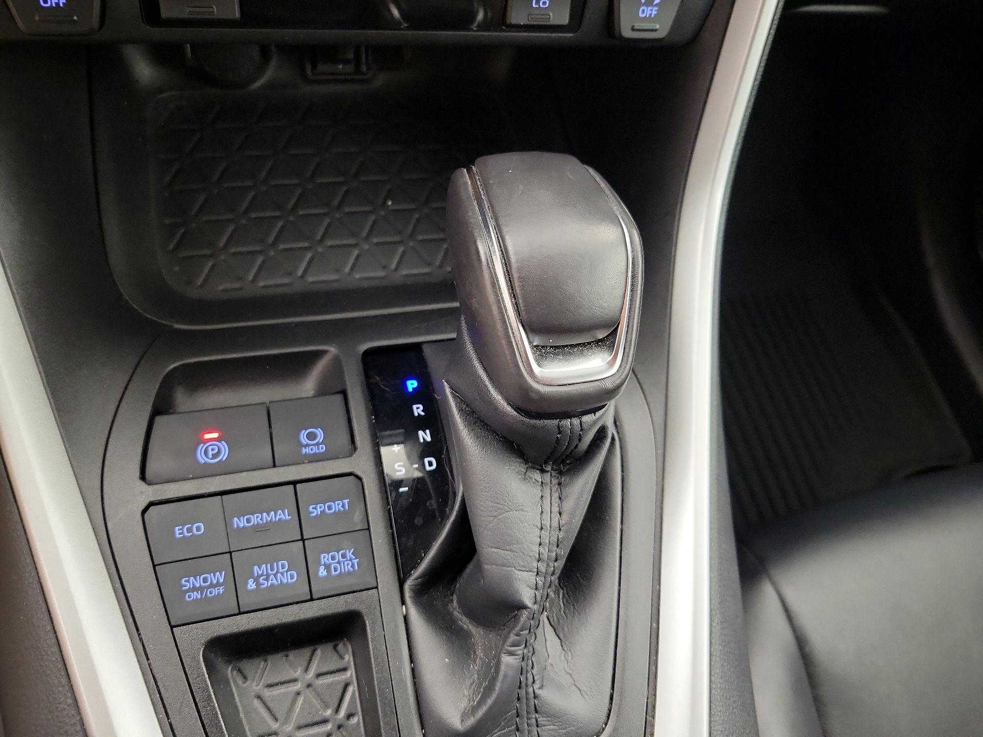 Thumbnail: 2021 Toyota RAV4 - 15