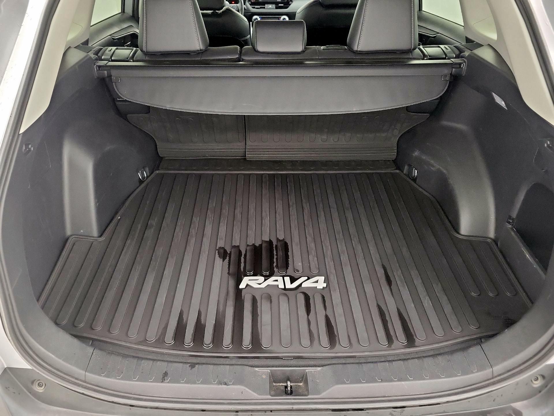 Thumbnail: 2021 Toyota RAV4 - 19