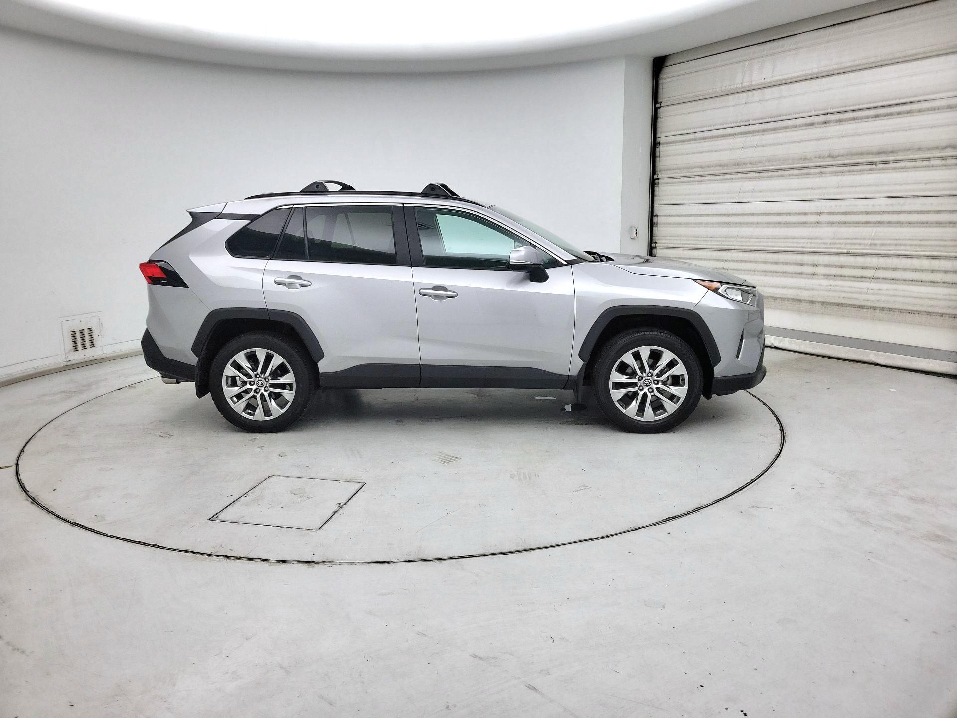 Thumbnail: 2021 Toyota RAV4 - 4