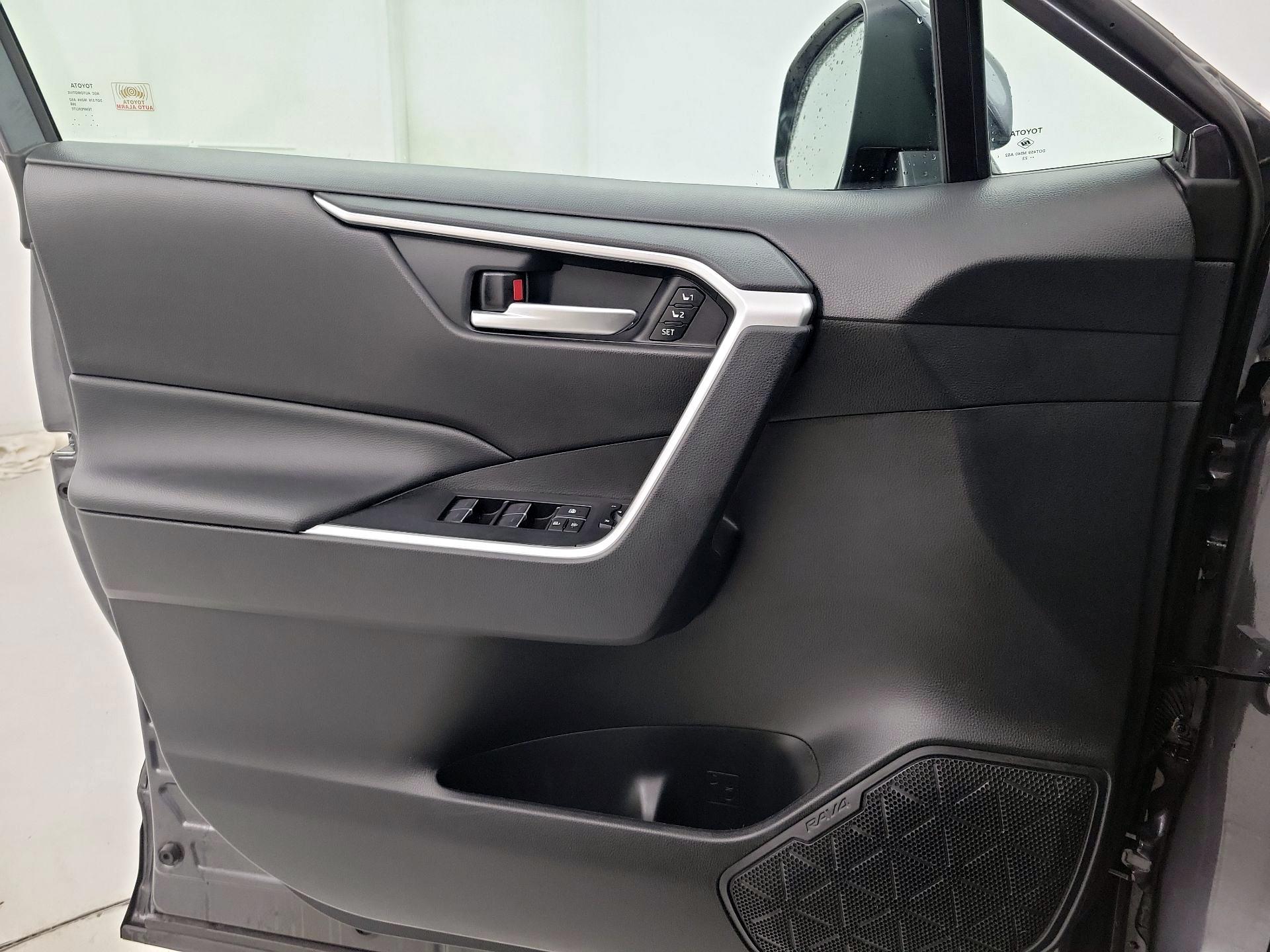 Thumbnail: 2024 Toyota RAV4 - 10