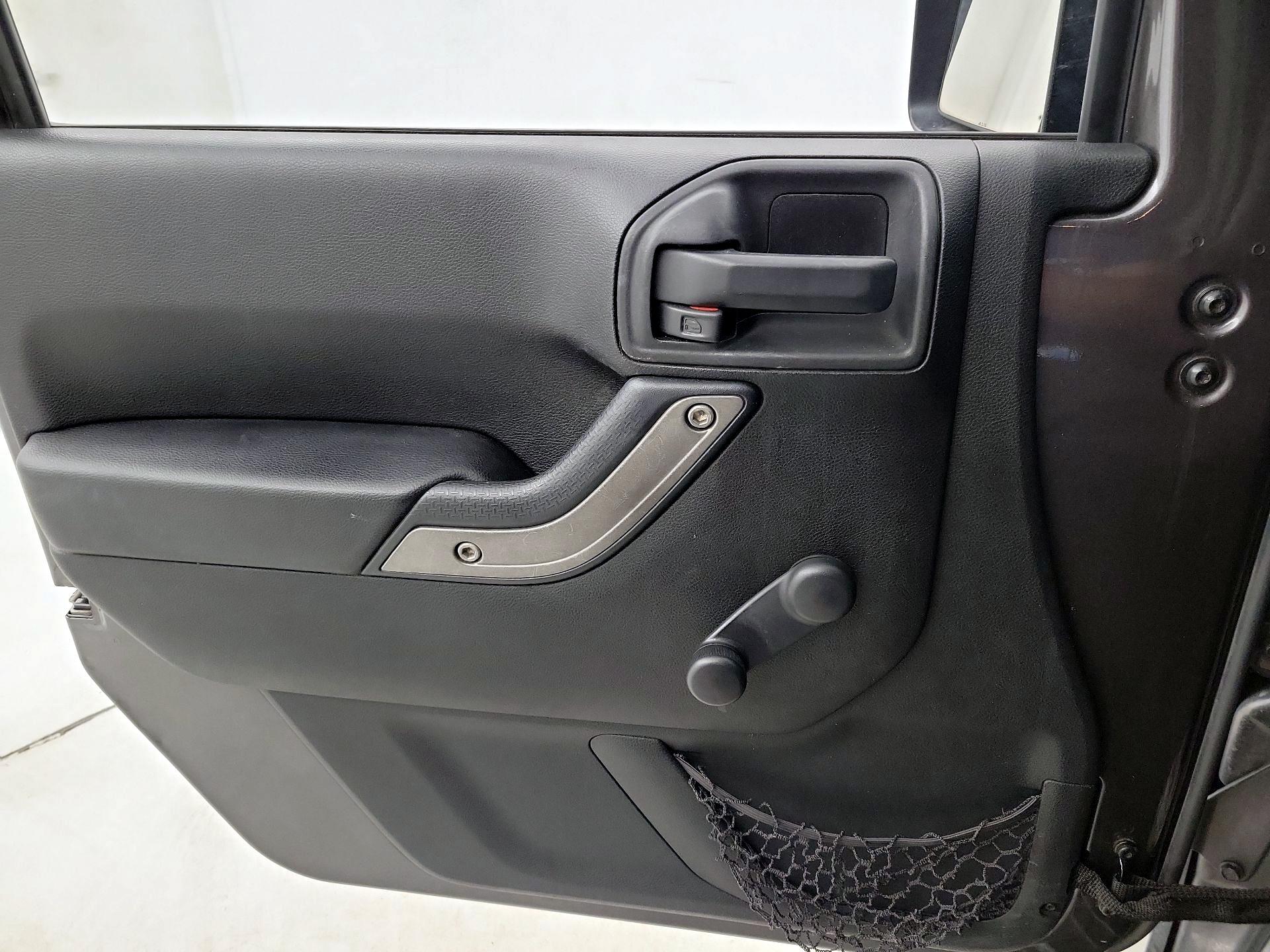 Thumbnail: 2016 Jeep Wrangler - 12