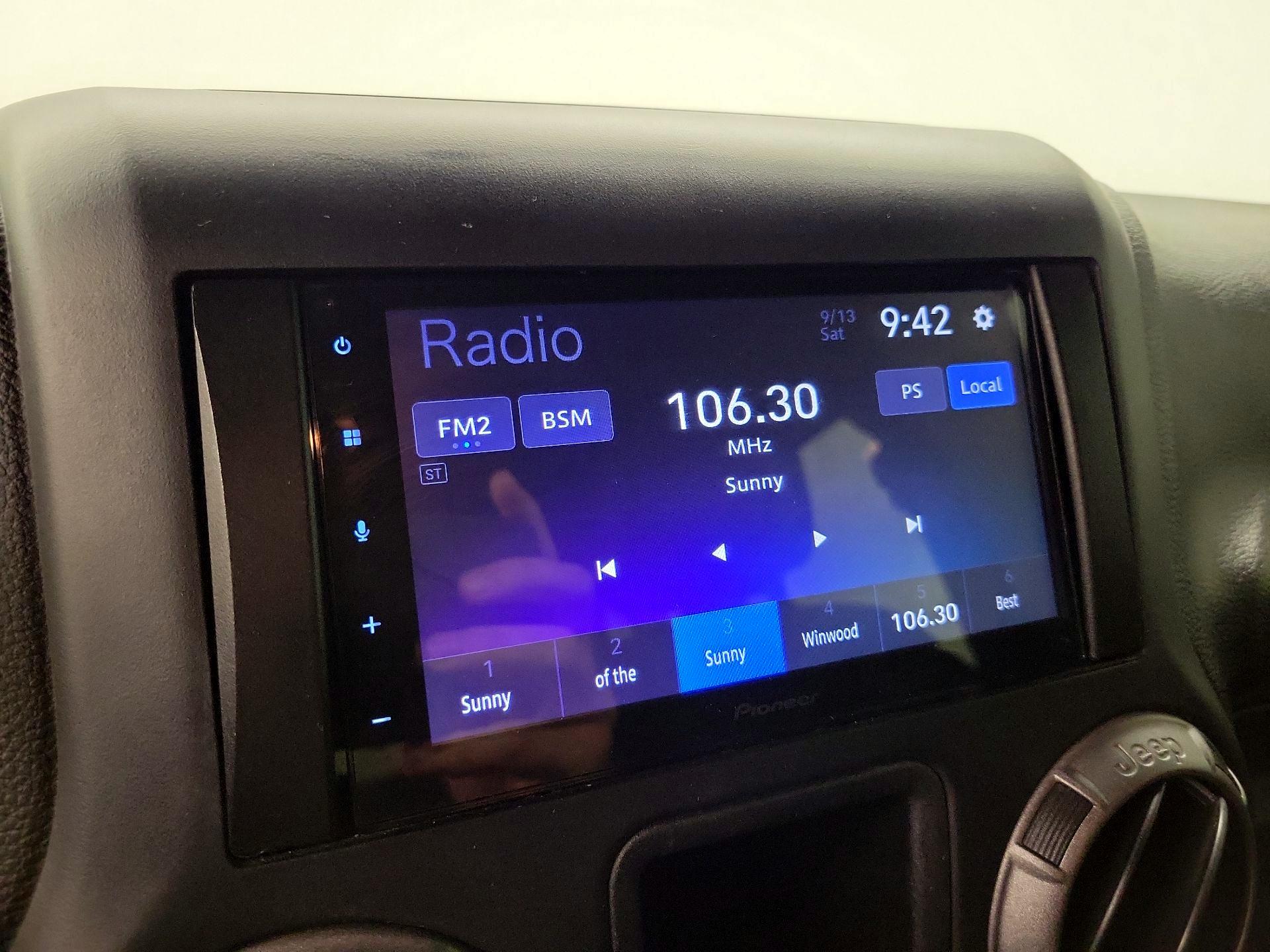 Thumbnail: 2016 Jeep Wrangler - 14