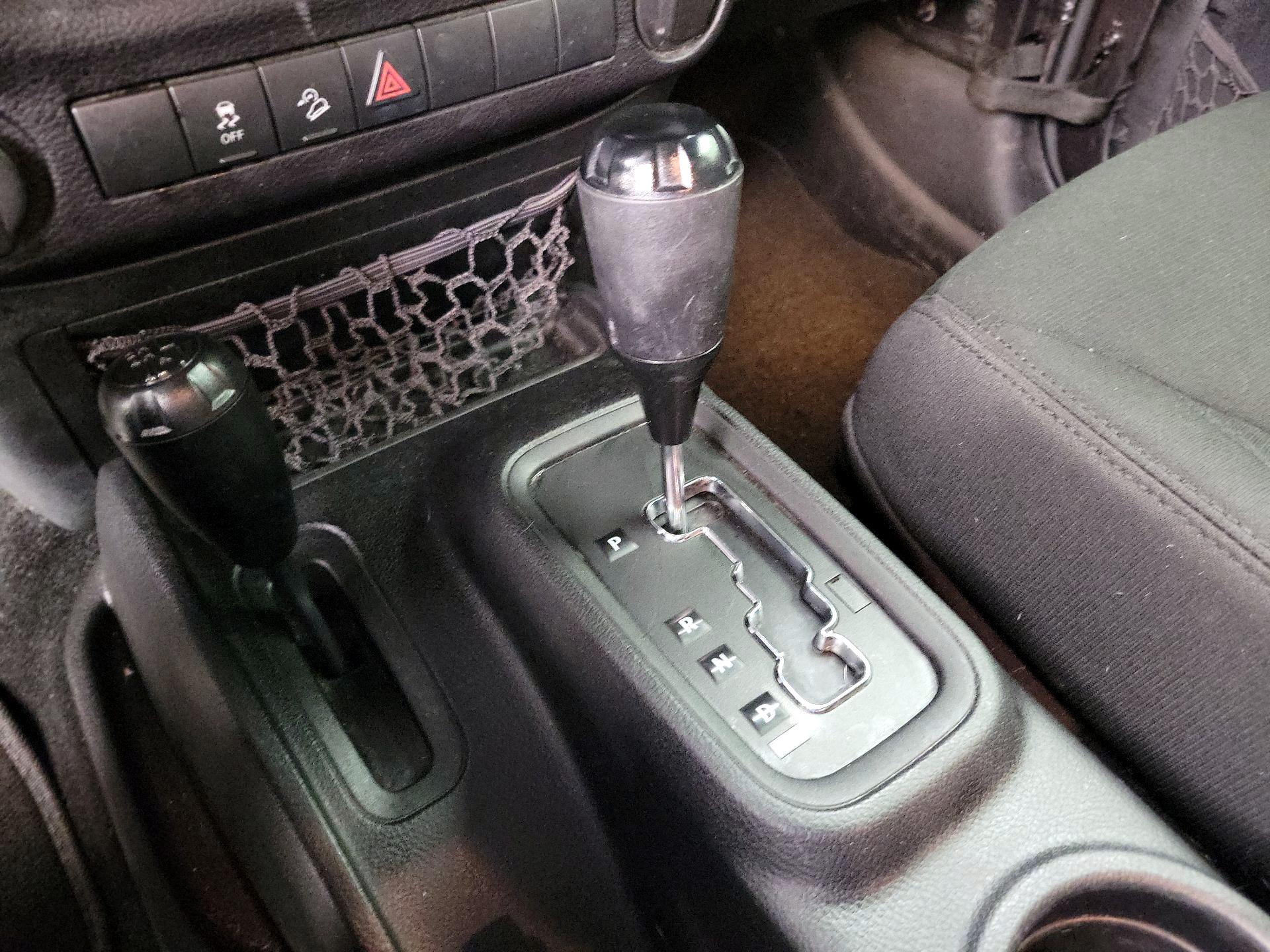 Thumbnail: 2016 Jeep Wrangler - 16