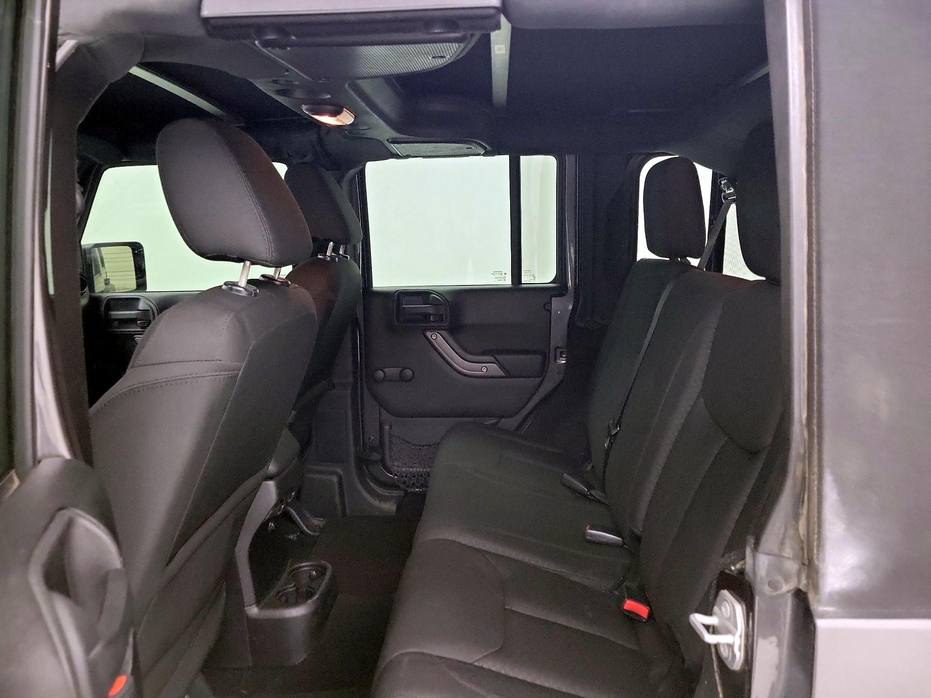 Thumbnail: 2016 Jeep Wrangler - 18