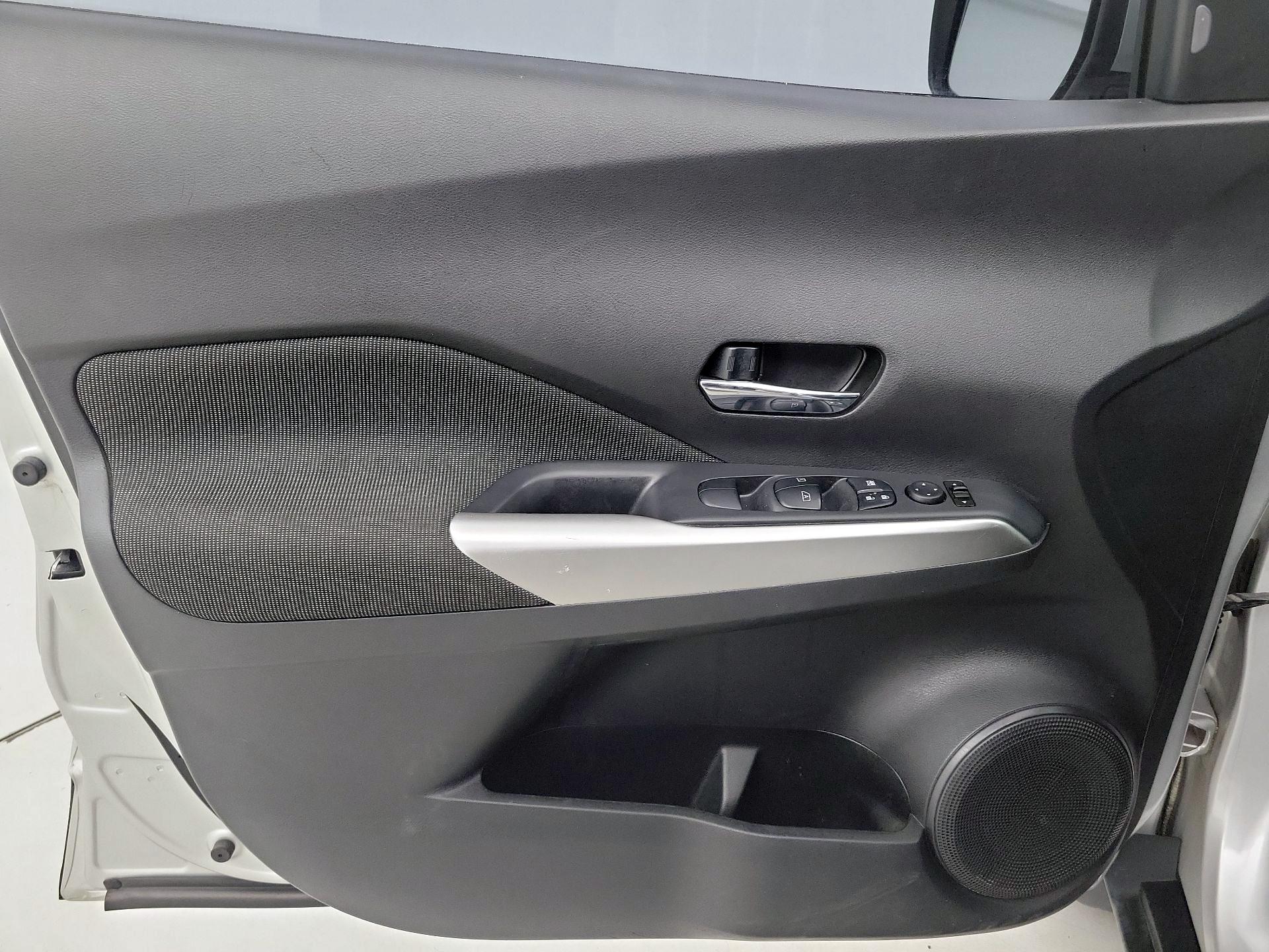 Thumbnail: 2019 Nissan Kicks - 12