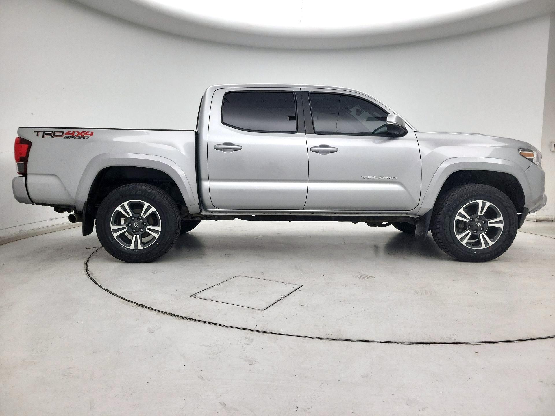 Thumbnail: 2018 Toyota Tacoma - 4