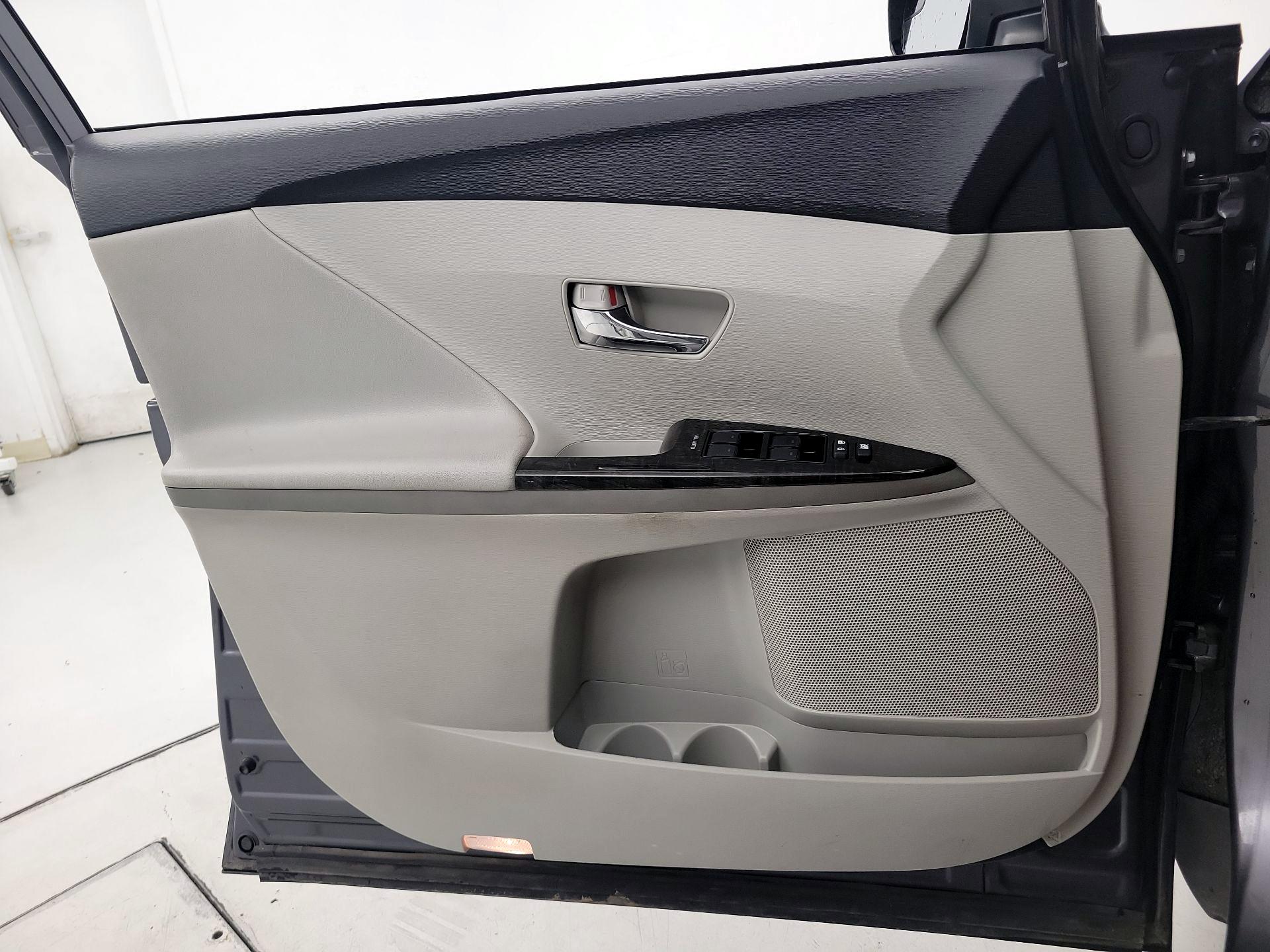 Thumbnail: 2015 Toyota Venza - 12