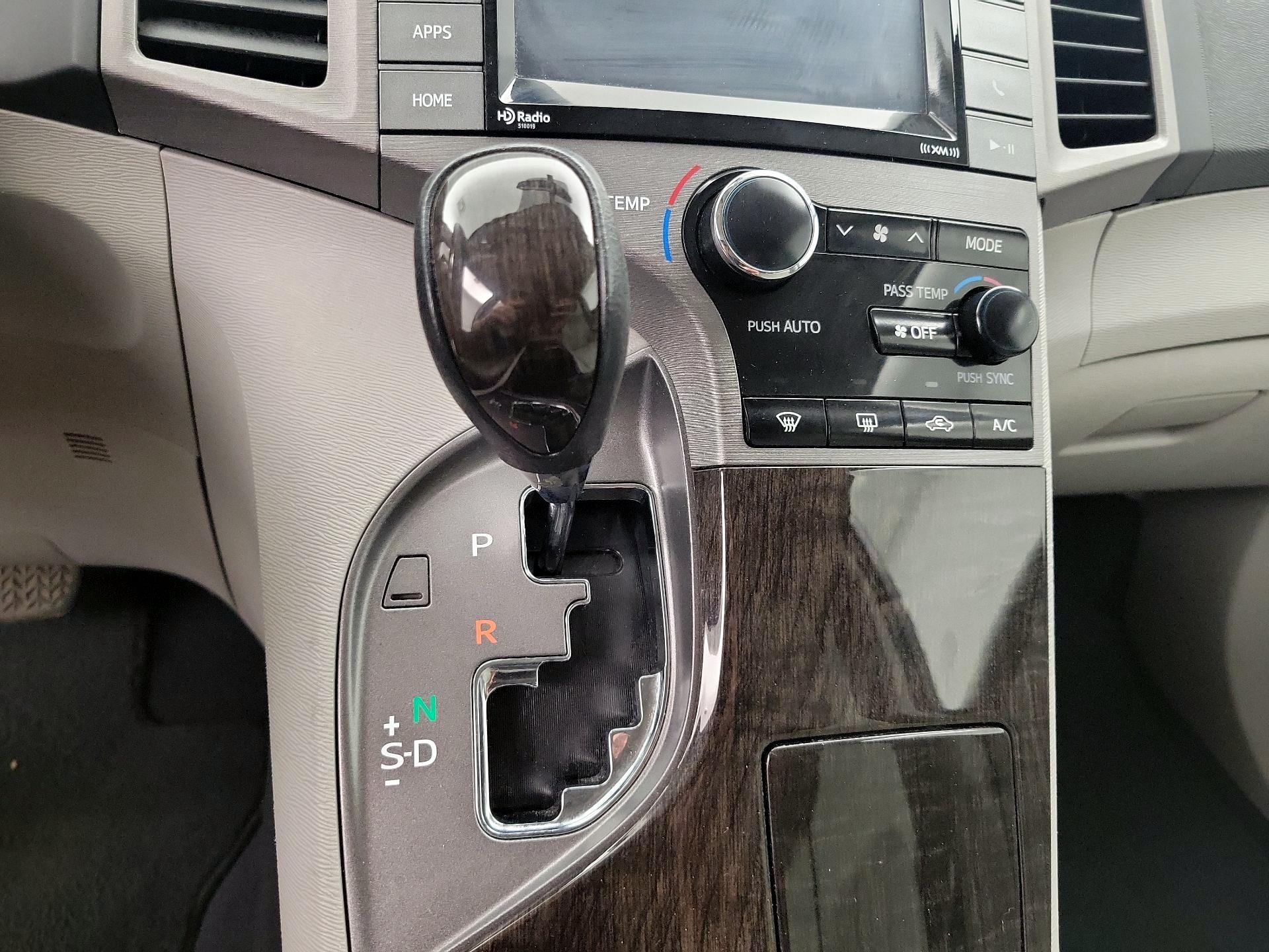 Thumbnail: 2015 Toyota Venza - 17