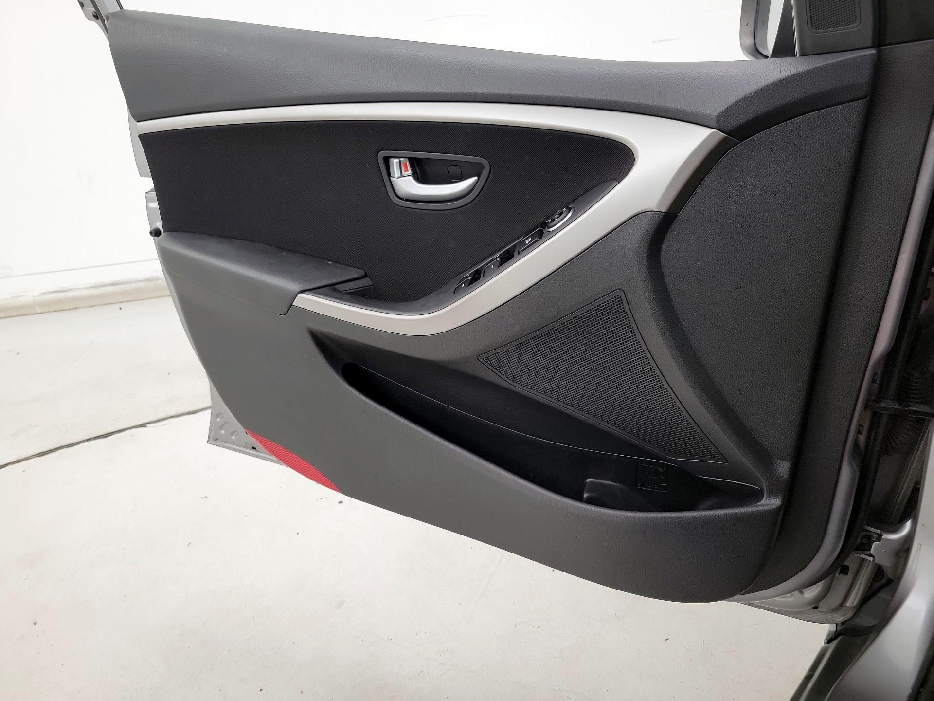 Thumbnail: 2013 Hyundai Elantra - 12