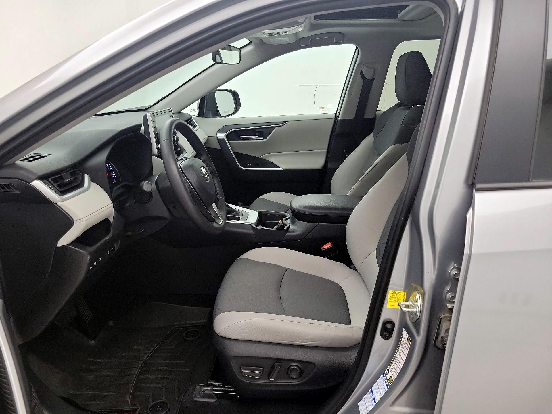 Thumbnail: 2020 Toyota RAV4 - 9